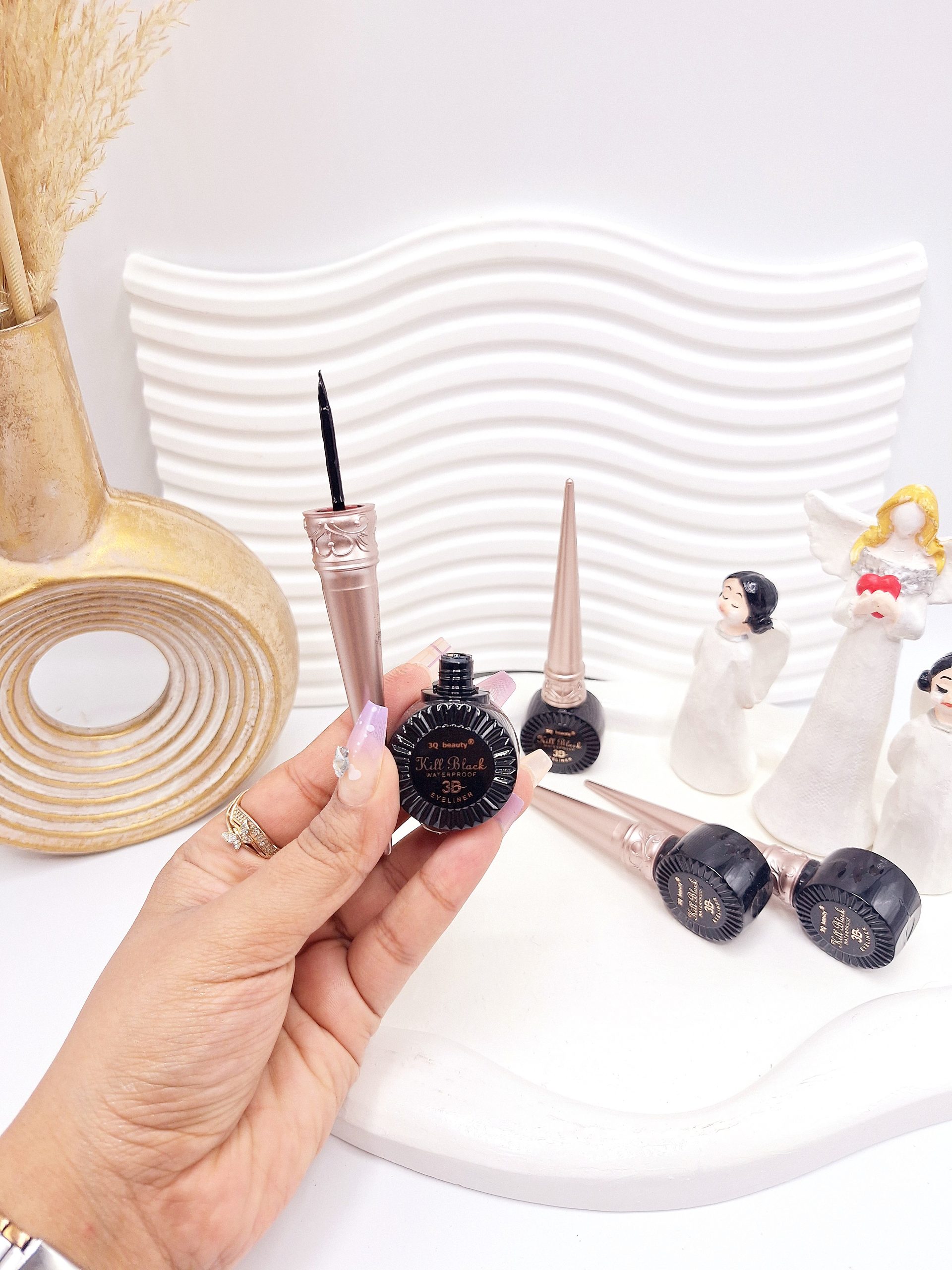 خط چشم مشکی ماژیکی برند 3Q beauty کد 2997