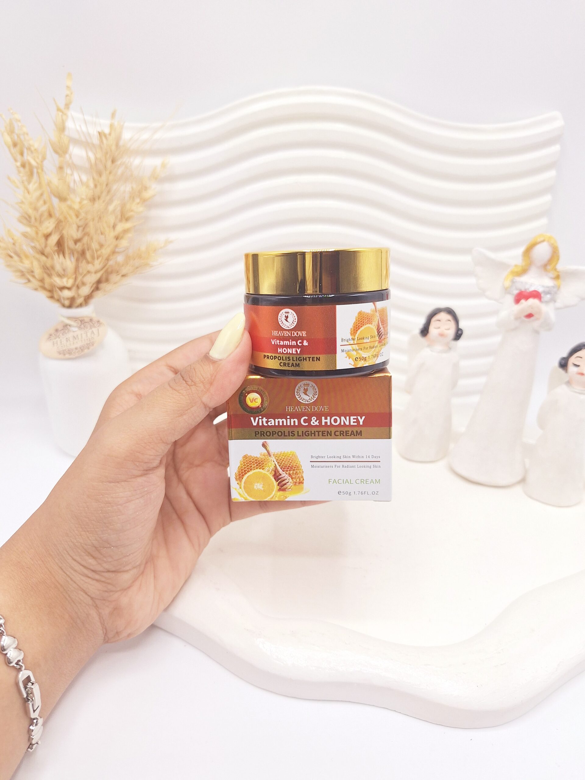 کرم روشن کننده ویتامین C و عسل برند HEAVIEON DOVE کد 0208