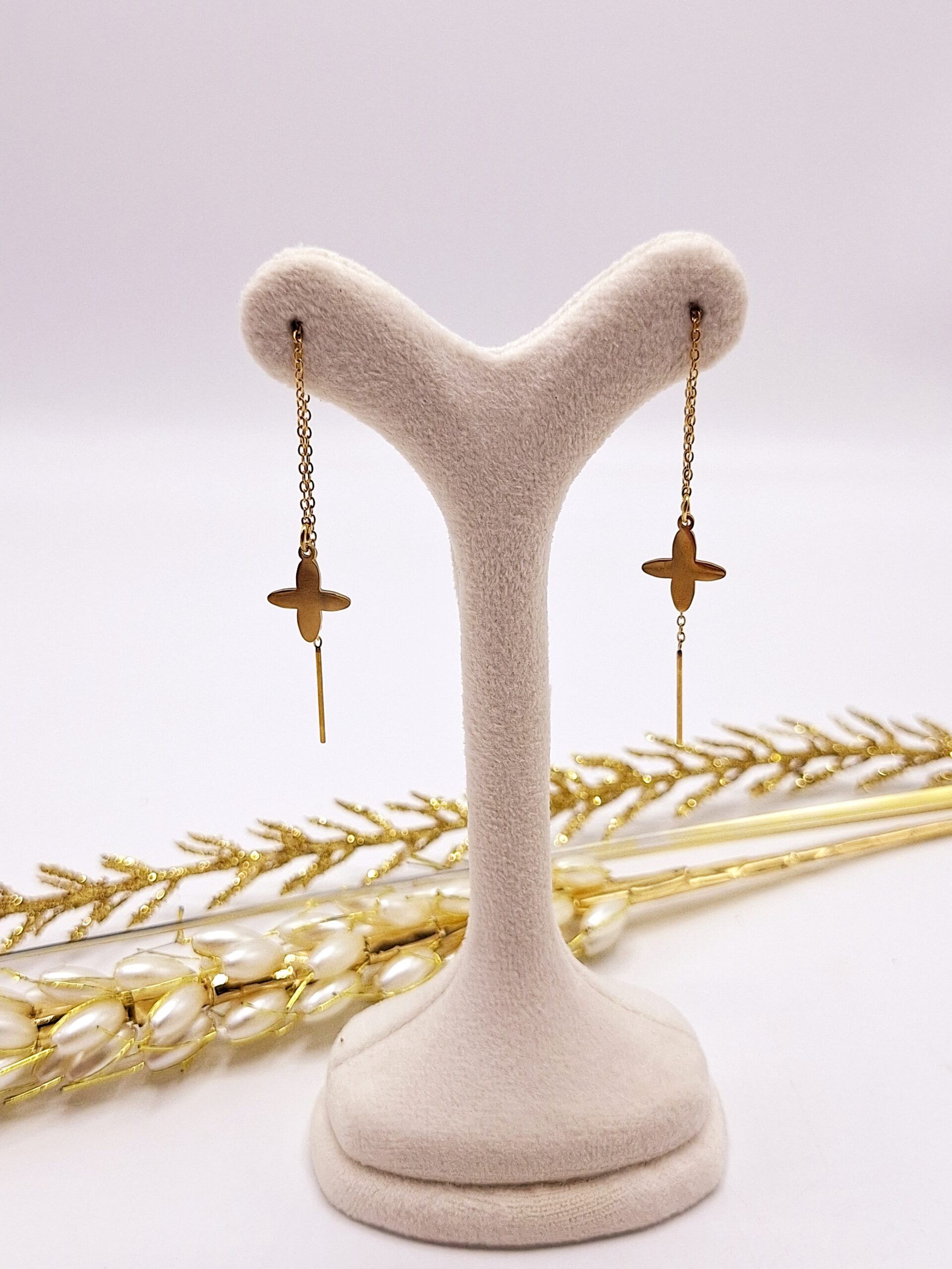 گوشواره بخیه ای طرح رندم طلایی