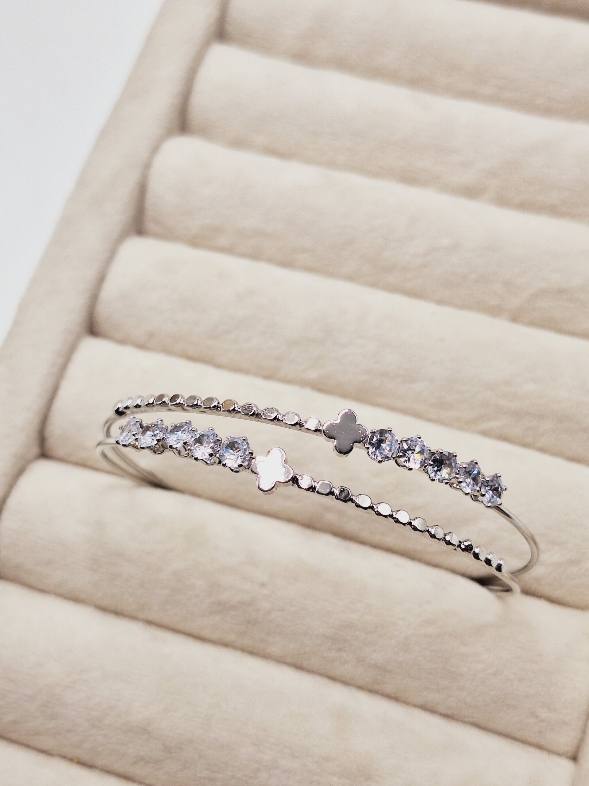 بنگل زیبا دو لاین نگینی طرح ونکلیف سفید