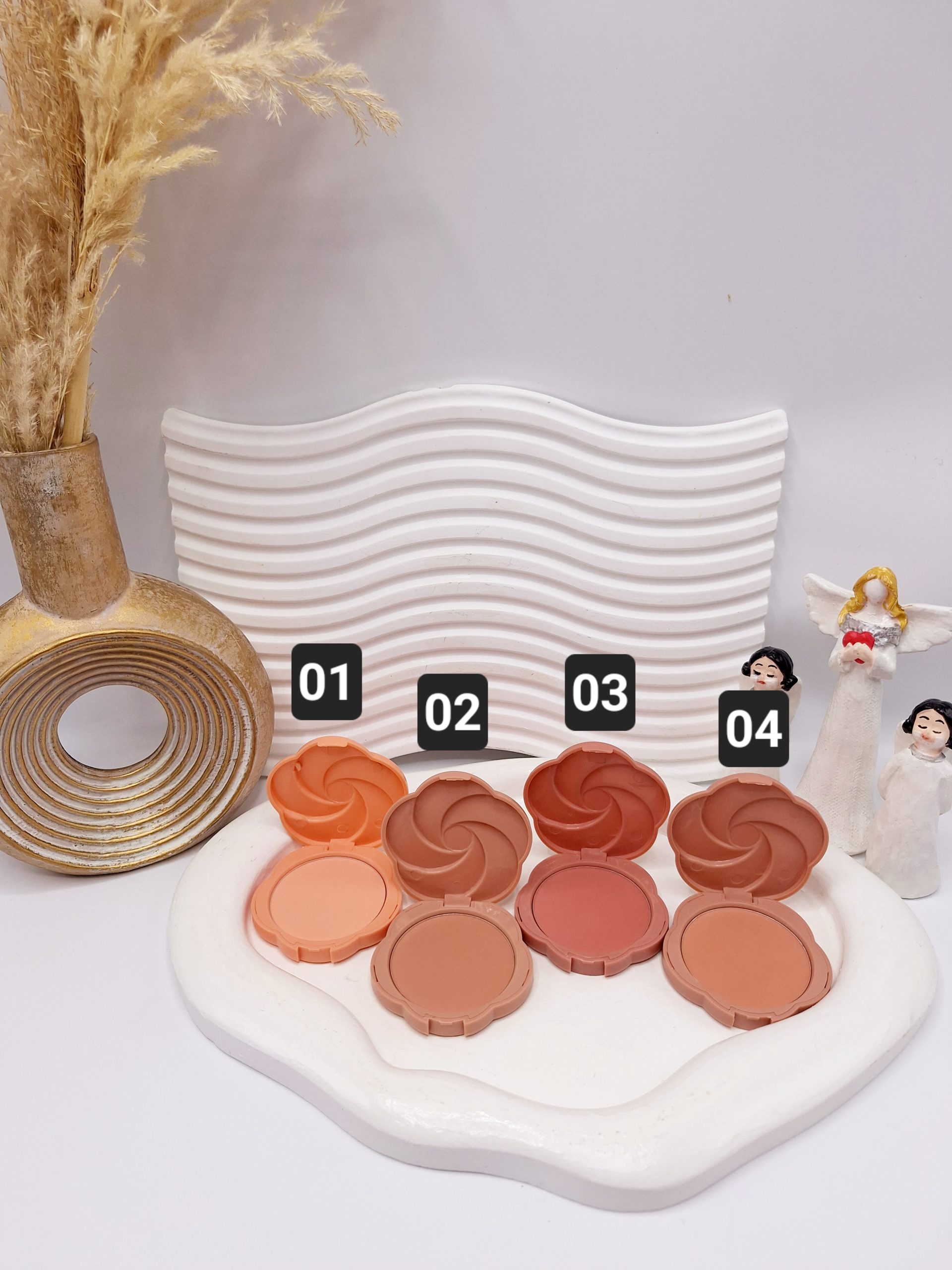 رژ گونه طرح گل پیچشی برند for ever با فینش مات کد TG-561