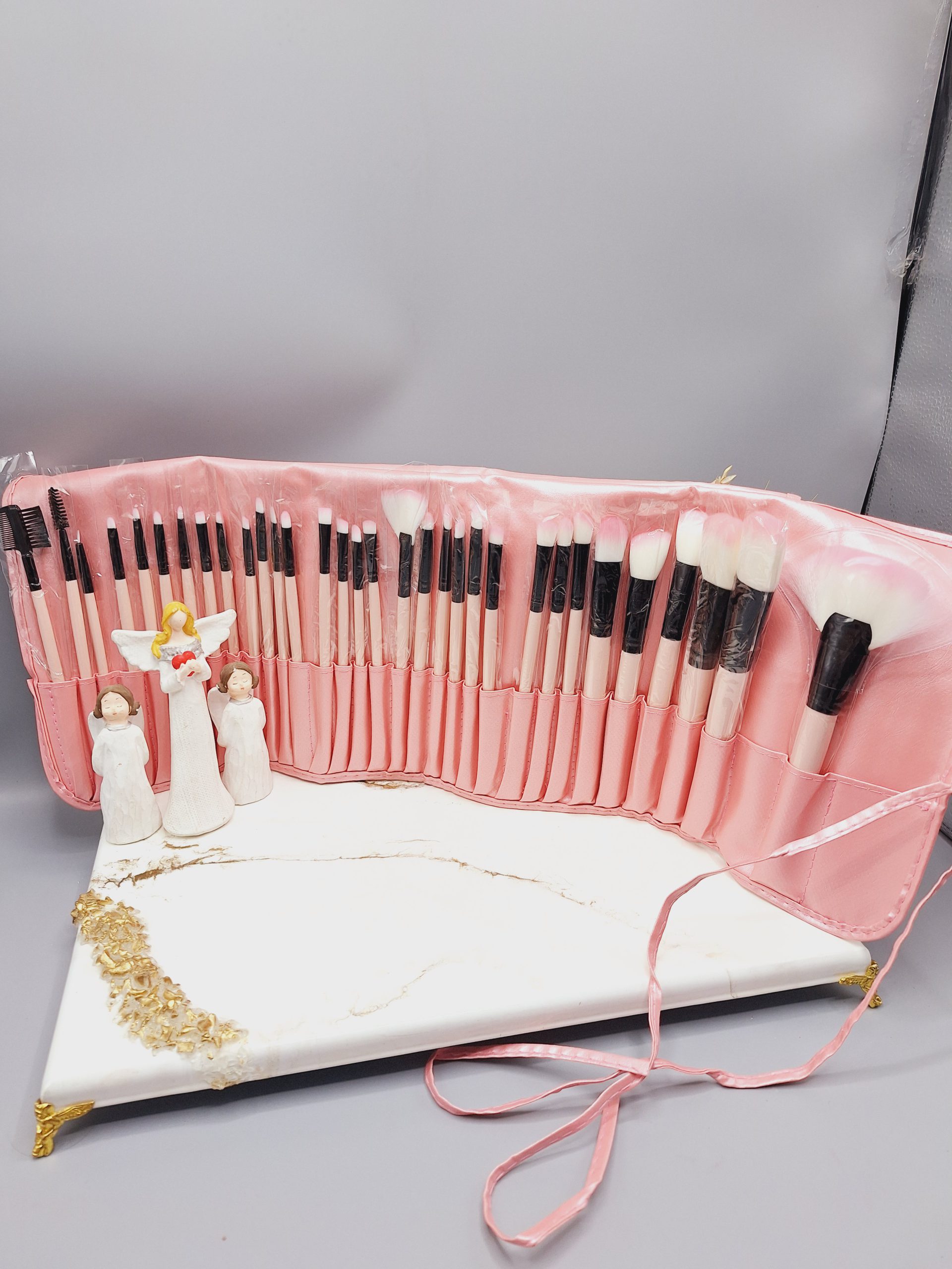 کیف براش حرفه ای 32 تیکه مخصوص میکاپ همراه با کیف چرمی