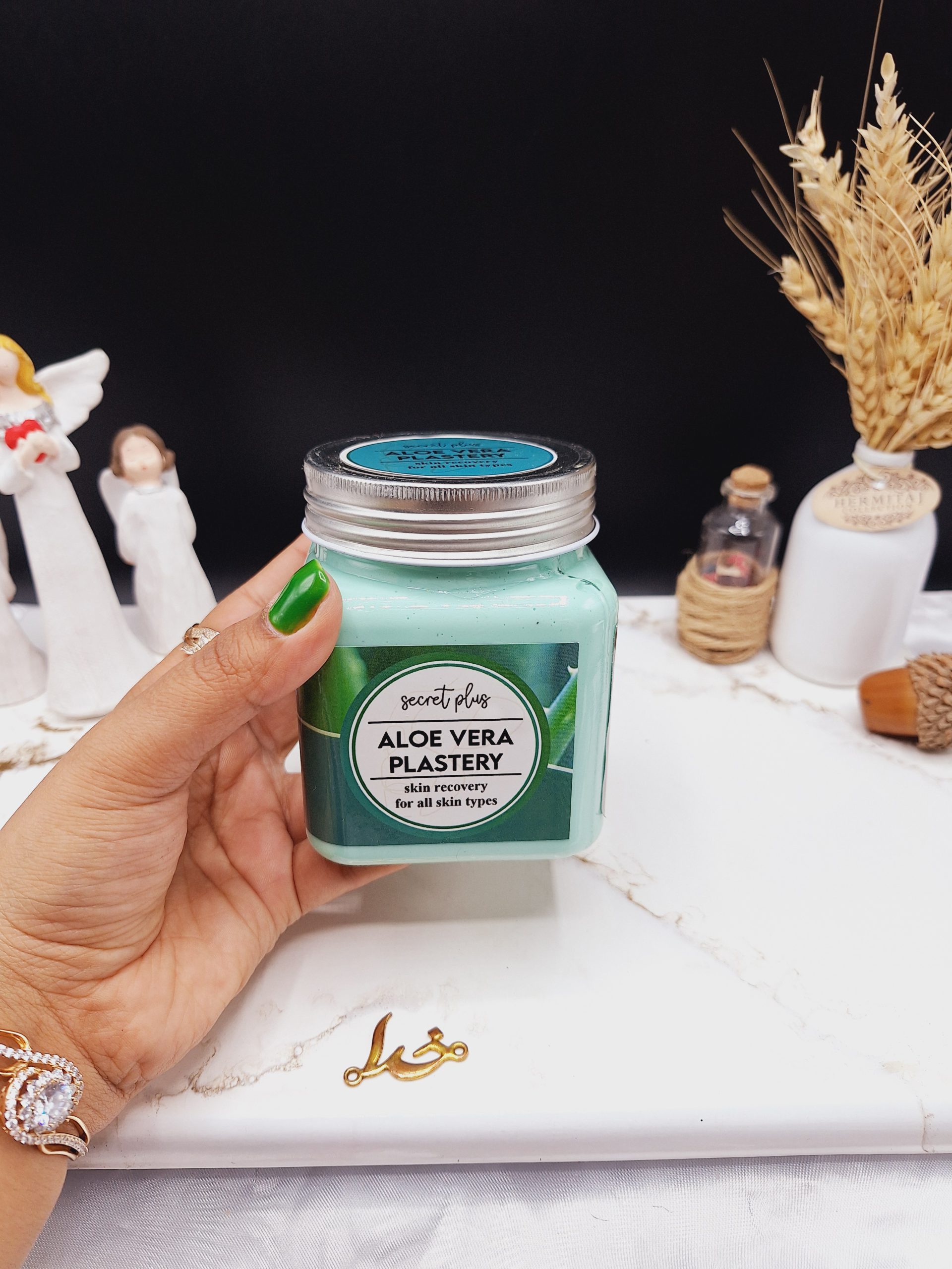 اسکراب لایه بردار تیرگی رایحه گچی آلوئه ورا ALOE VERA PLASTERY برند secret plus حجم 500ml