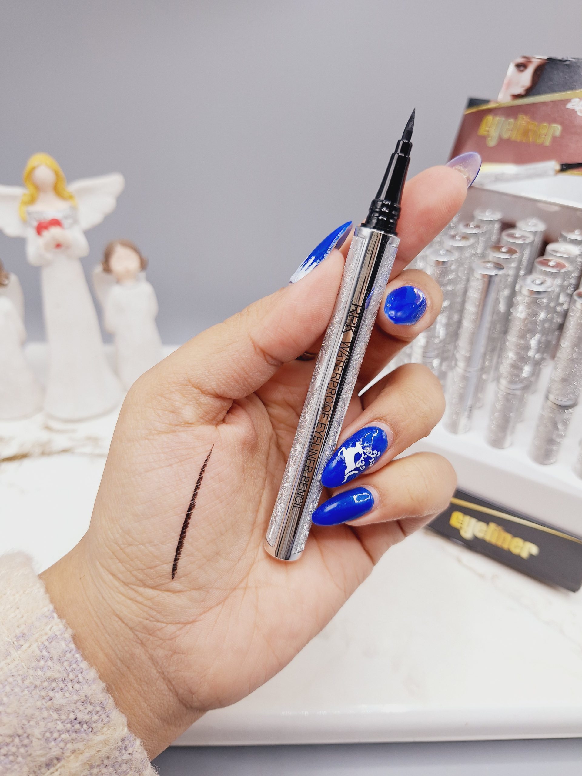 خط چشم مشکی ماژیکی پوکه نقره ای برند RPK کد 8052