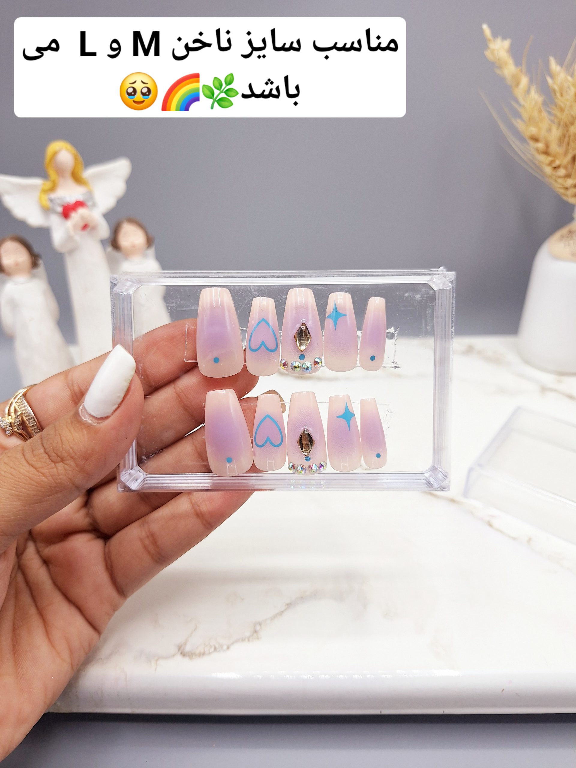 ناخن مصنوعی وارداتی با ساخت یک لایه ژل طرح ستاره و قلب نگین دار رنگ یاسی و کرم (به همراه پک اختصاصی)