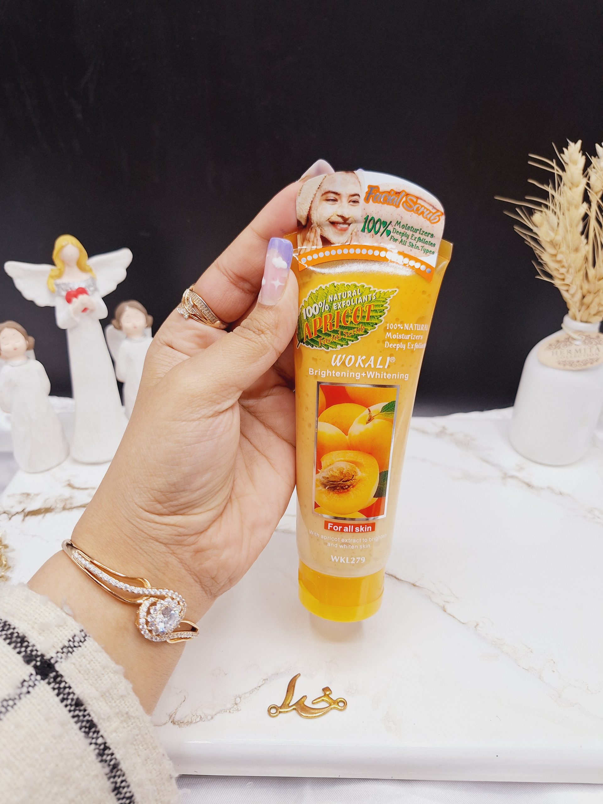 اسکراب و لایه بردار سفید کننده و مرطوب کننده رایحه زردآلو وکالی کد WKL279