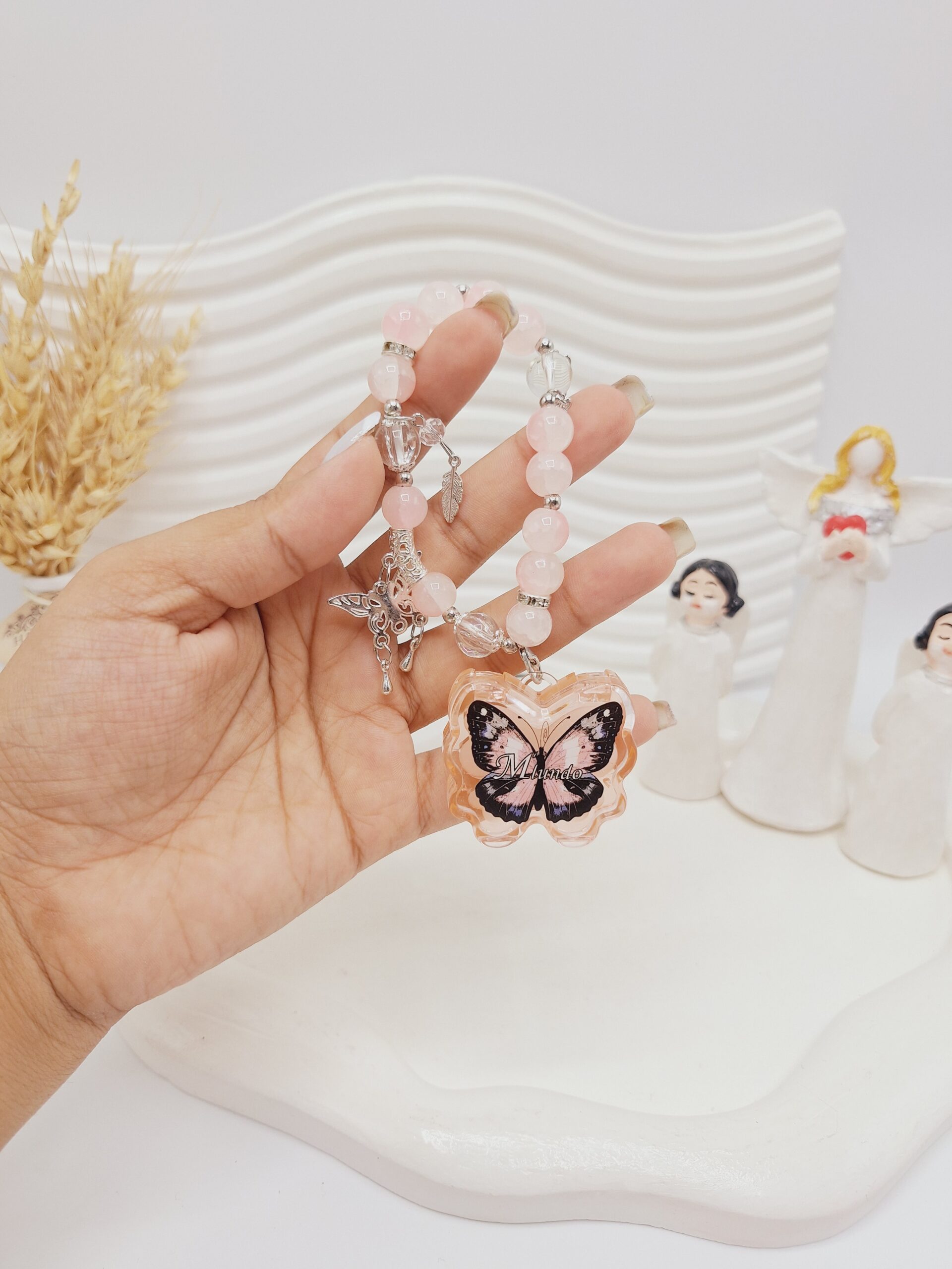 عطر جامد مدل پروانه همراه دستبند مرواریدی کد 100220