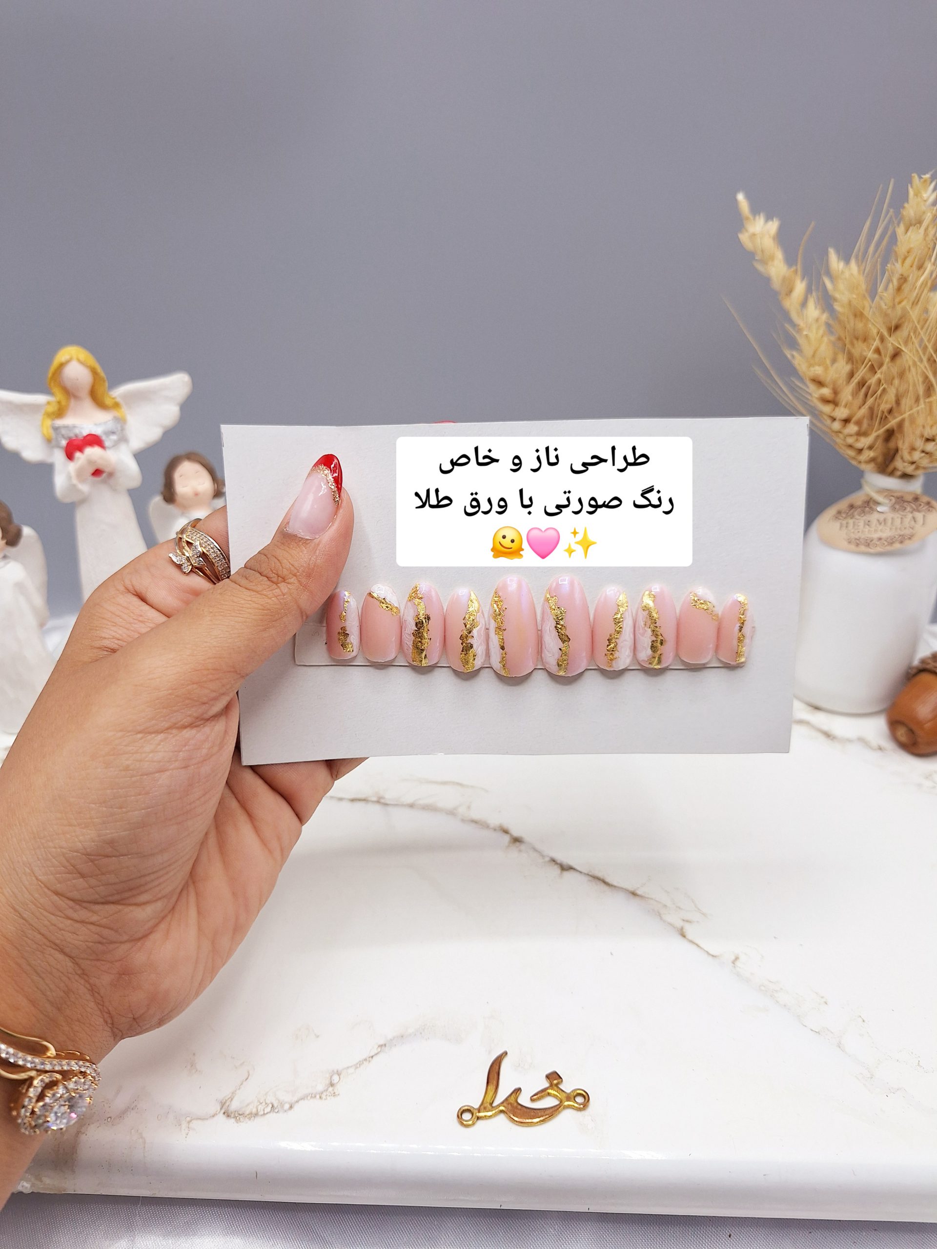 ناخن مصنوعی با مواد کاشت درجه ۱ رنگ هلویی و سفید با روکش ورق طلا (به همراه پک اختصاصی)