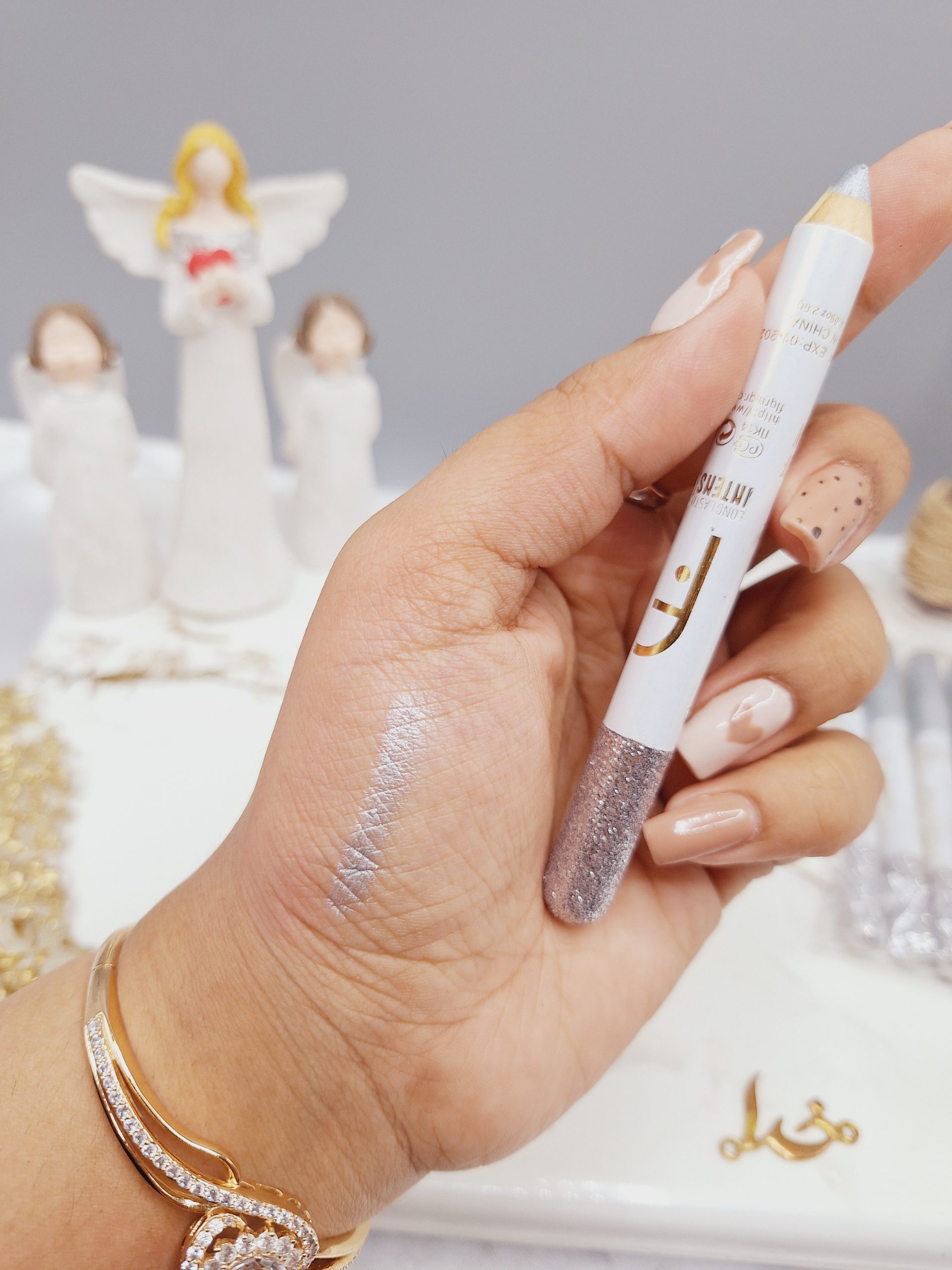 مداد چشم گلیتری رنگ نقره ای برند فلورمار flormar