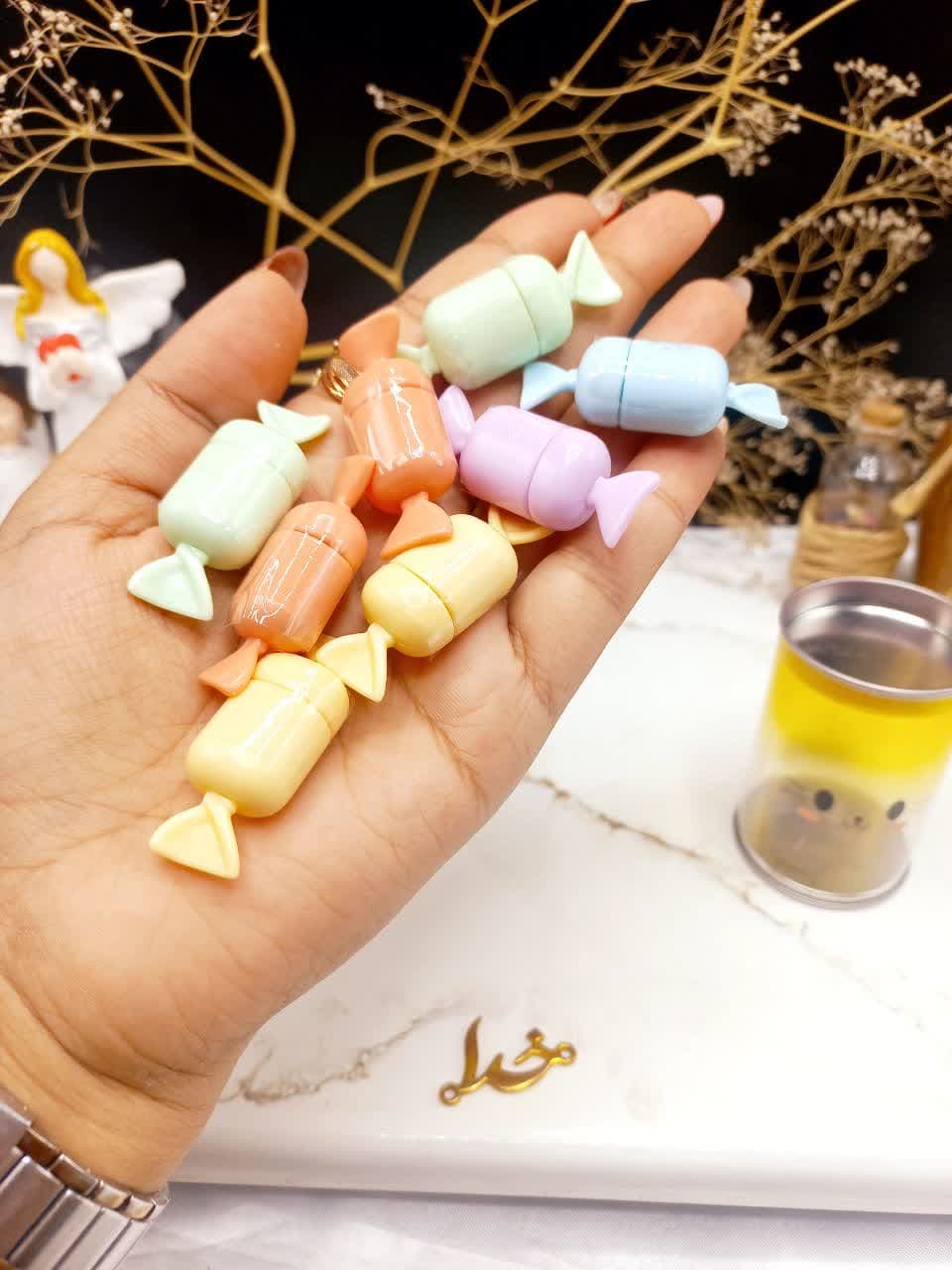 پک رژ ۸ عددی طرح شکلات بدنه استوانه ای برند Modasecret کد YL_608