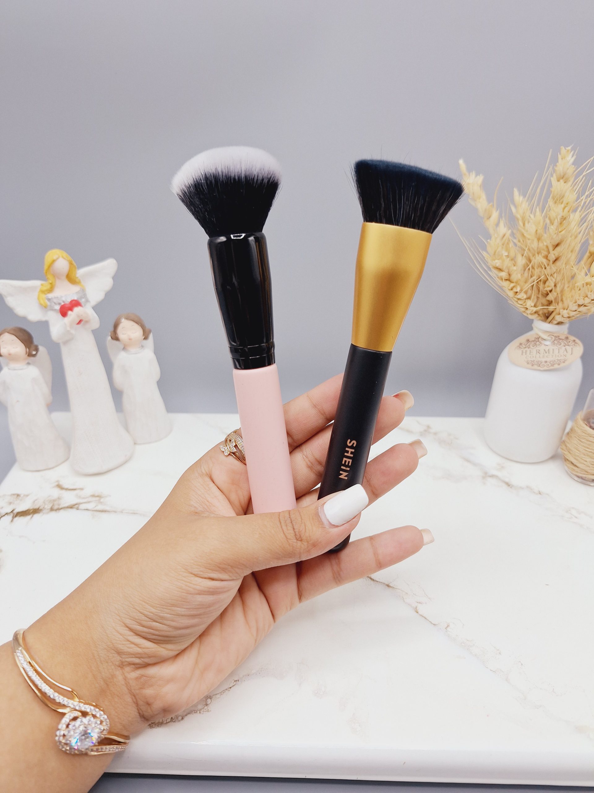 براش مناسب میکاپ مدل متخلف طرح رندم