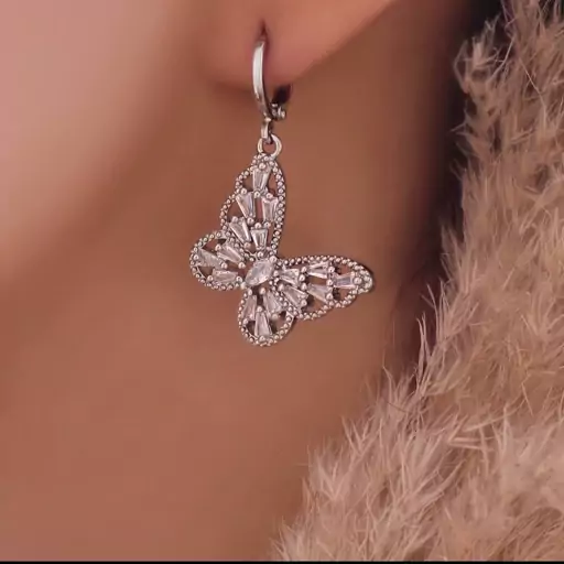 گوشواره برنجی مدل پروانه نگین دار نقره ای