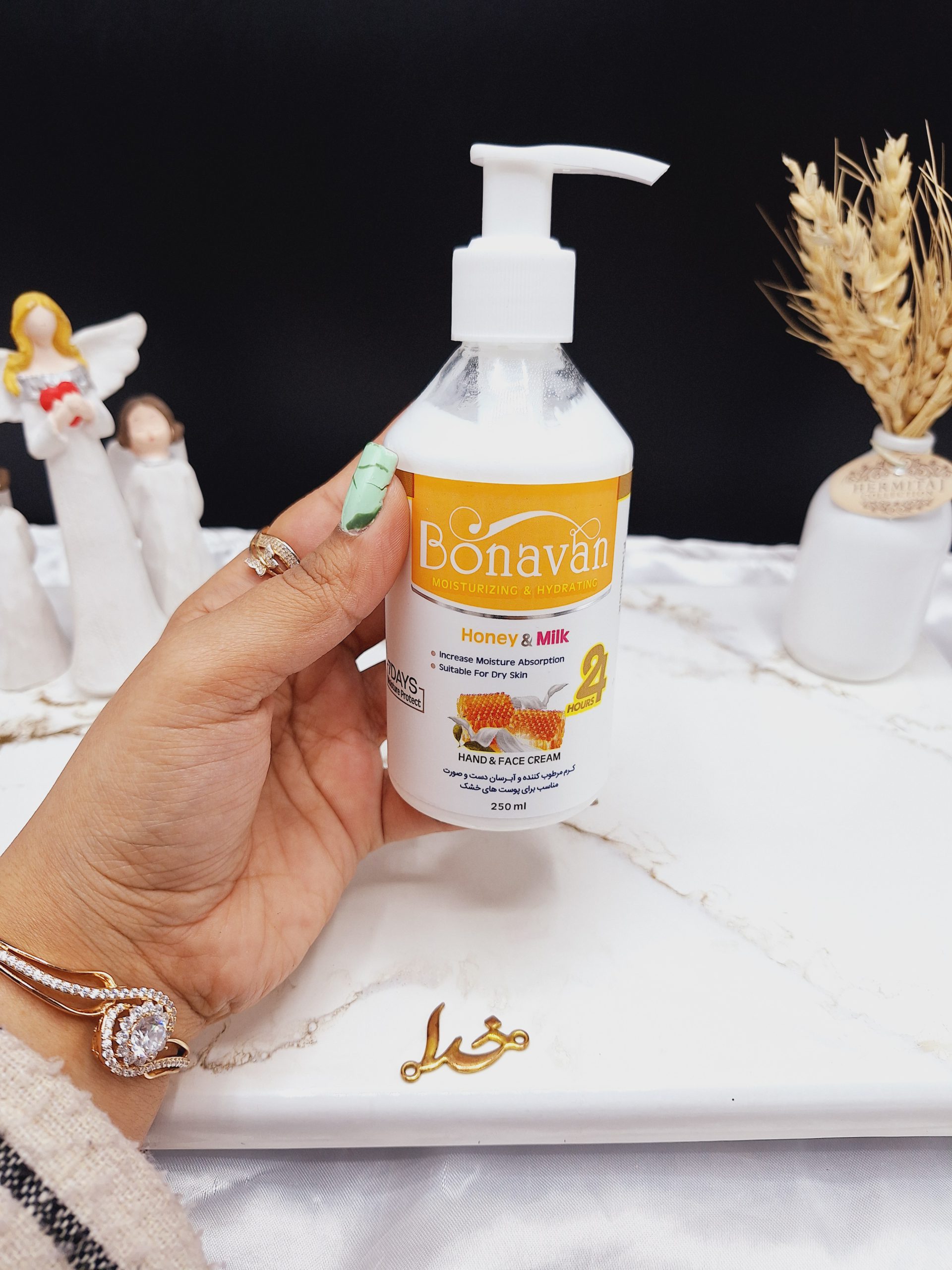 کرم مرطوب کننده پمپی دست و صورت رایحه شیر عسل برند بناوان BONAVAN
