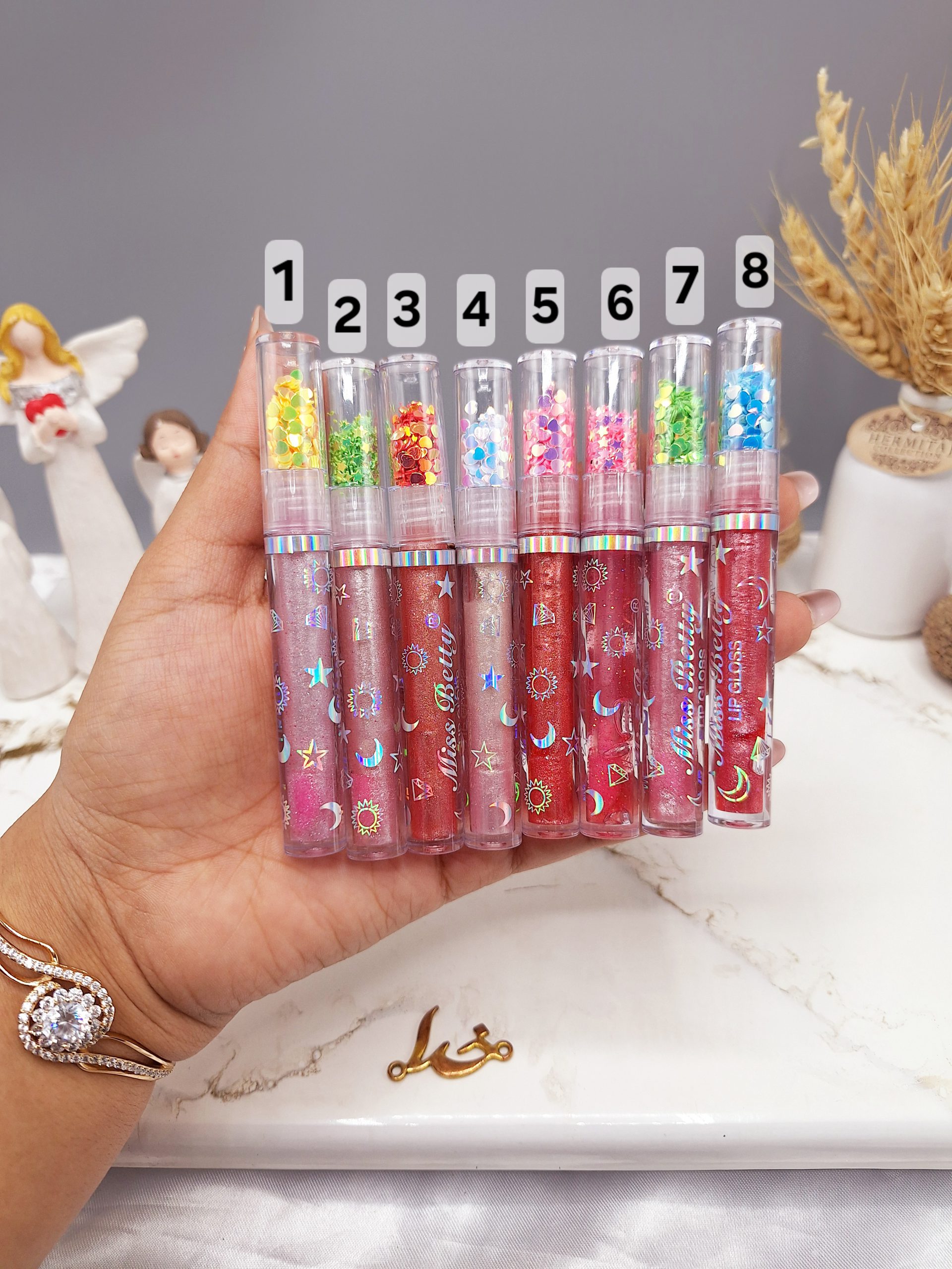 لیپ گلاس شاین دار درب اکلیلی برند میس بیوتی Miss Betty کد 2361