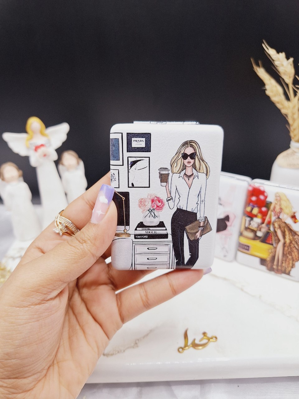 آینه جیبی چهارگوش طرح دختر فشن