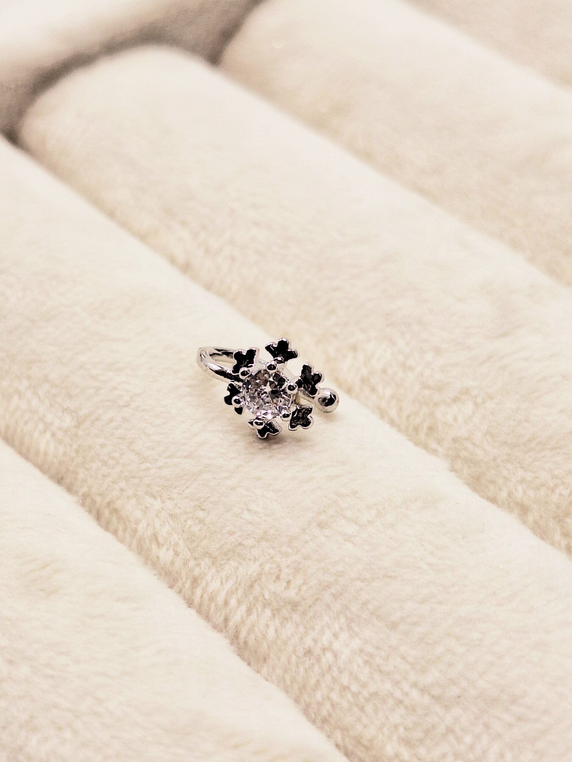 پرسینگ بینی فیک طرح دونه برف بدون سوراخ کردن