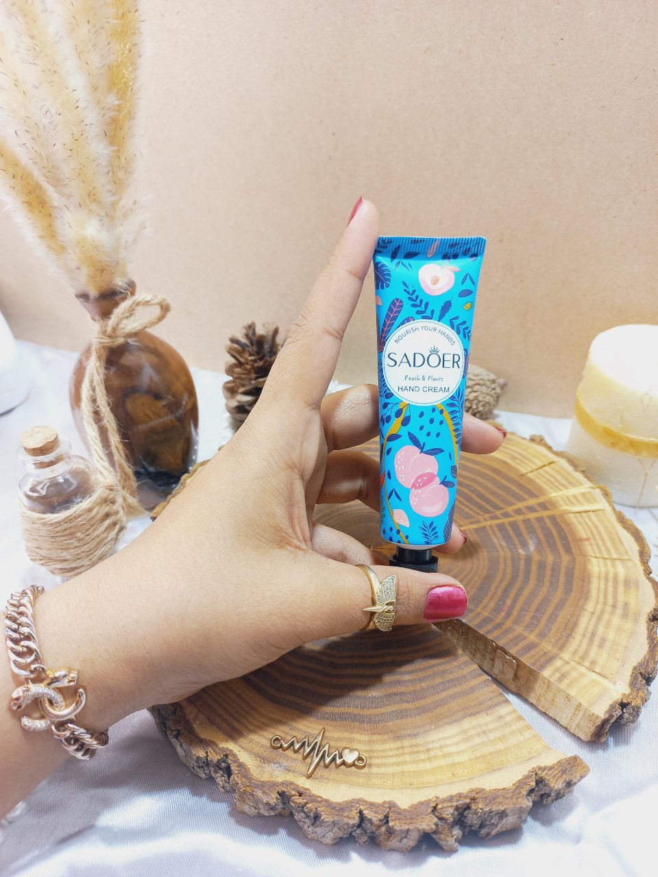 کرم دست تیوپی هلو سادور Sadoer کد  SD81181