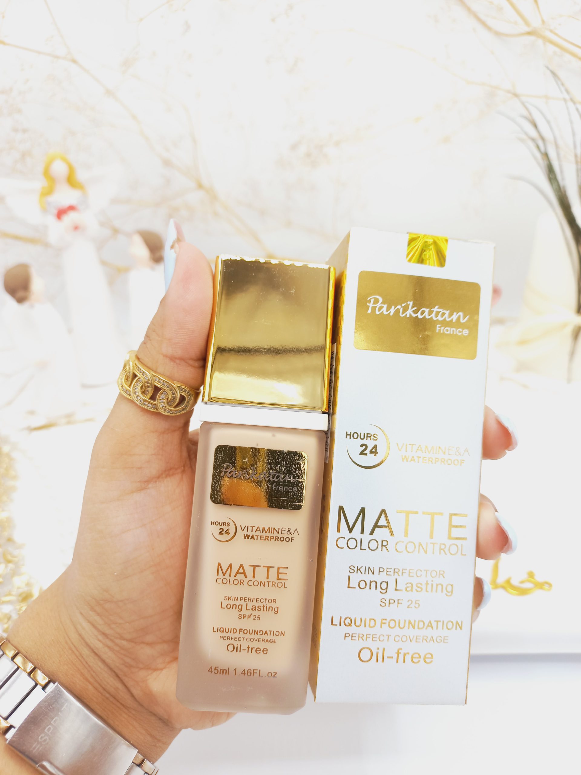 کرم پودر مات ضد آب معروف پریکاتن parikatan  دارای ویتامین E و A کد 2515