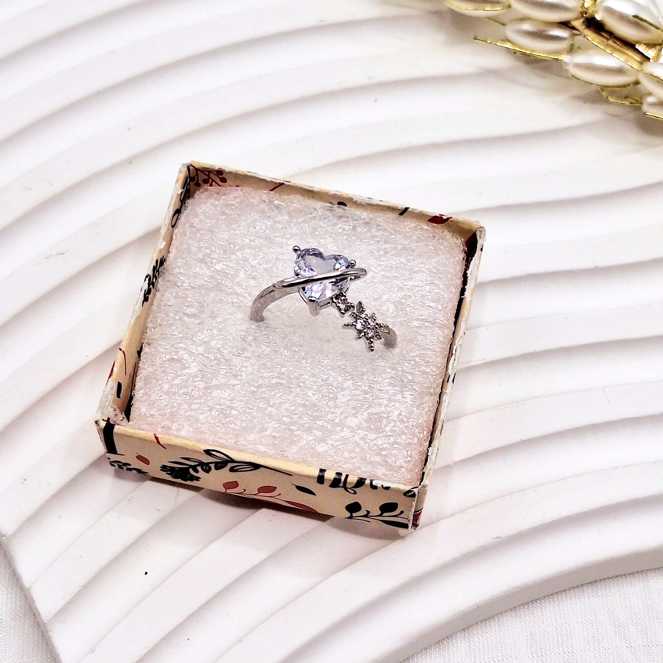 انگشتر پینترستی طرح قلب نقره ای و سیارات