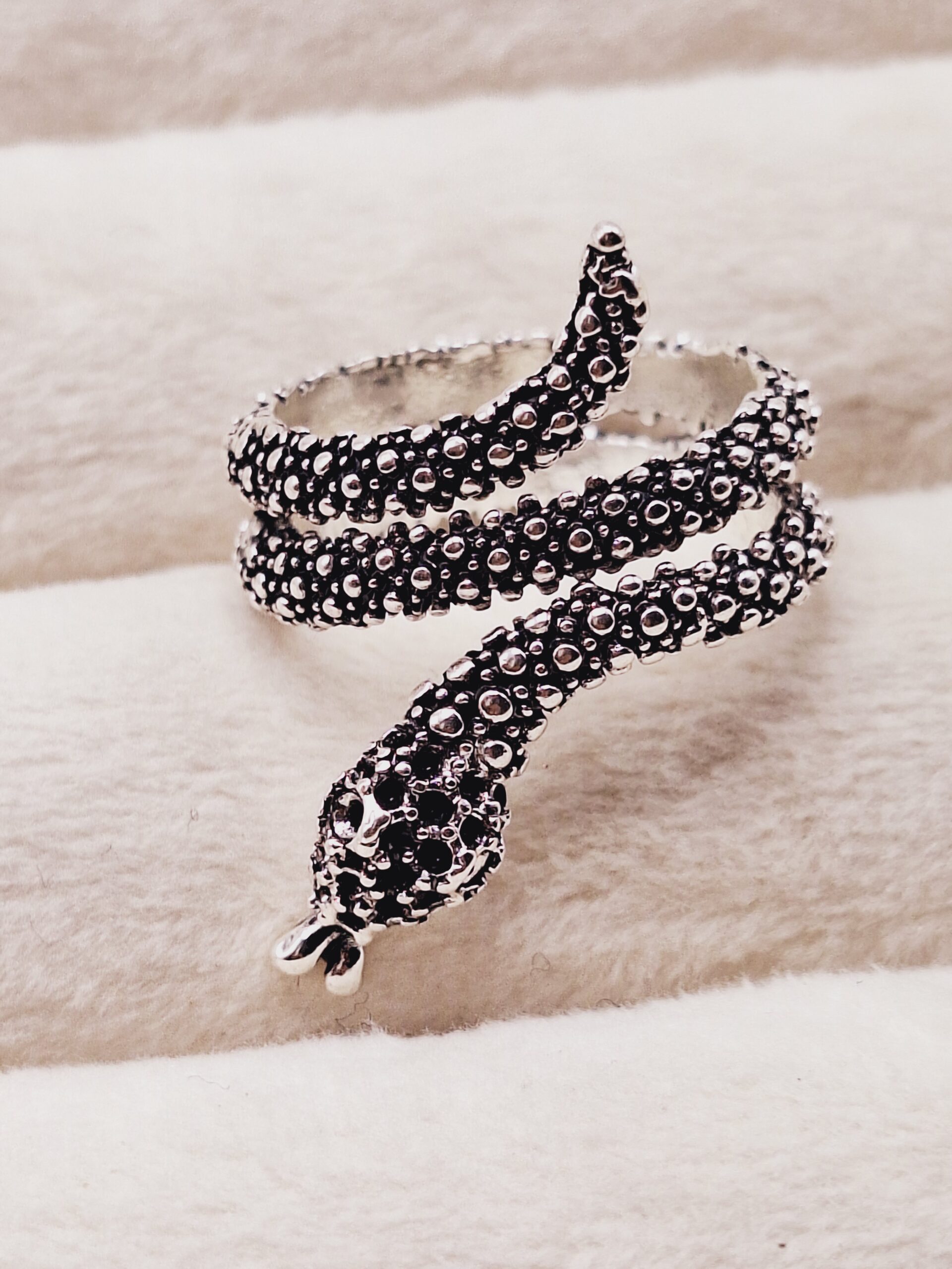 انگشتر برجسته طرح مار رنگ نقره ای