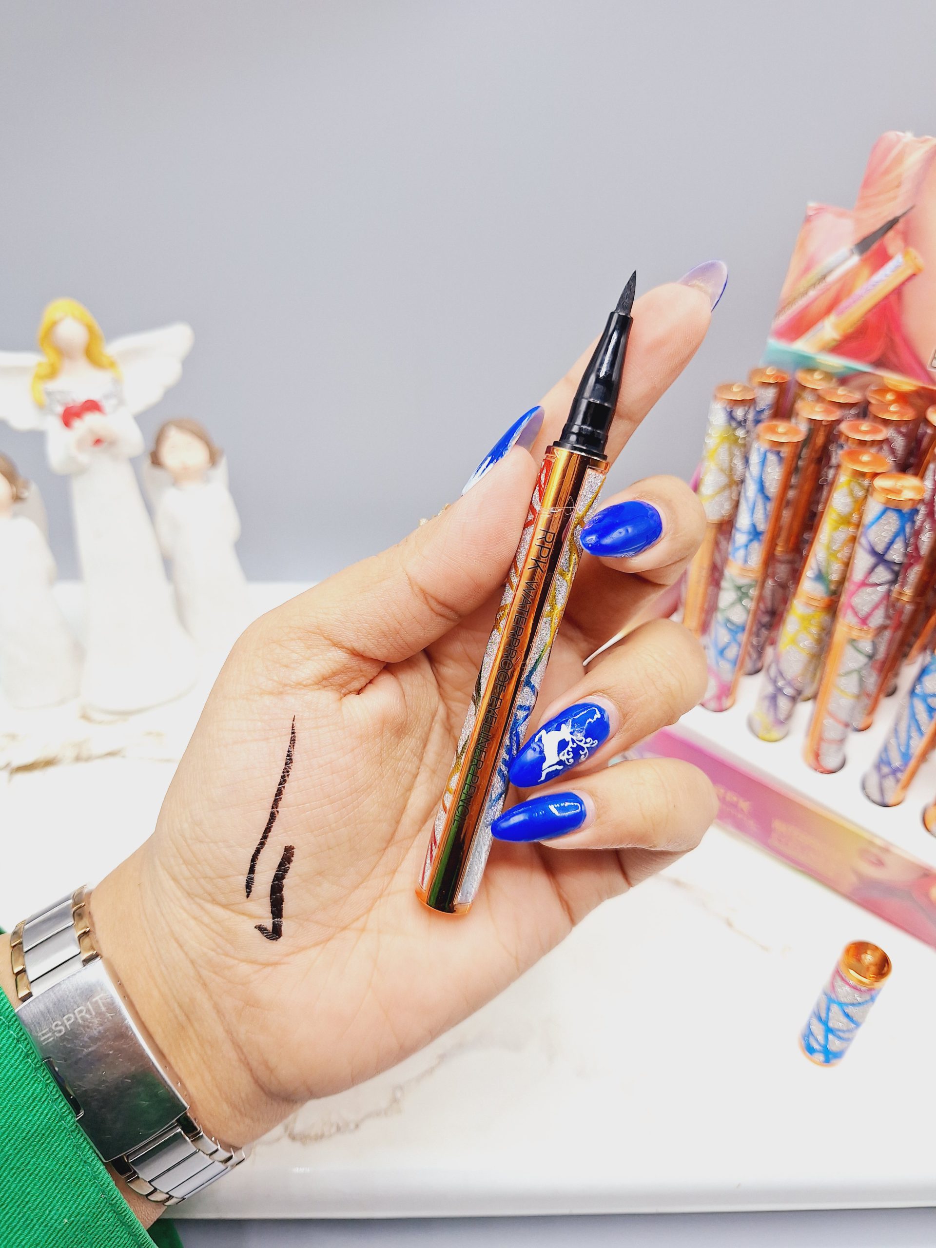 خط چشم ضد آب بدنه گلیتر رنگی رنگی برند RPK کد 0172