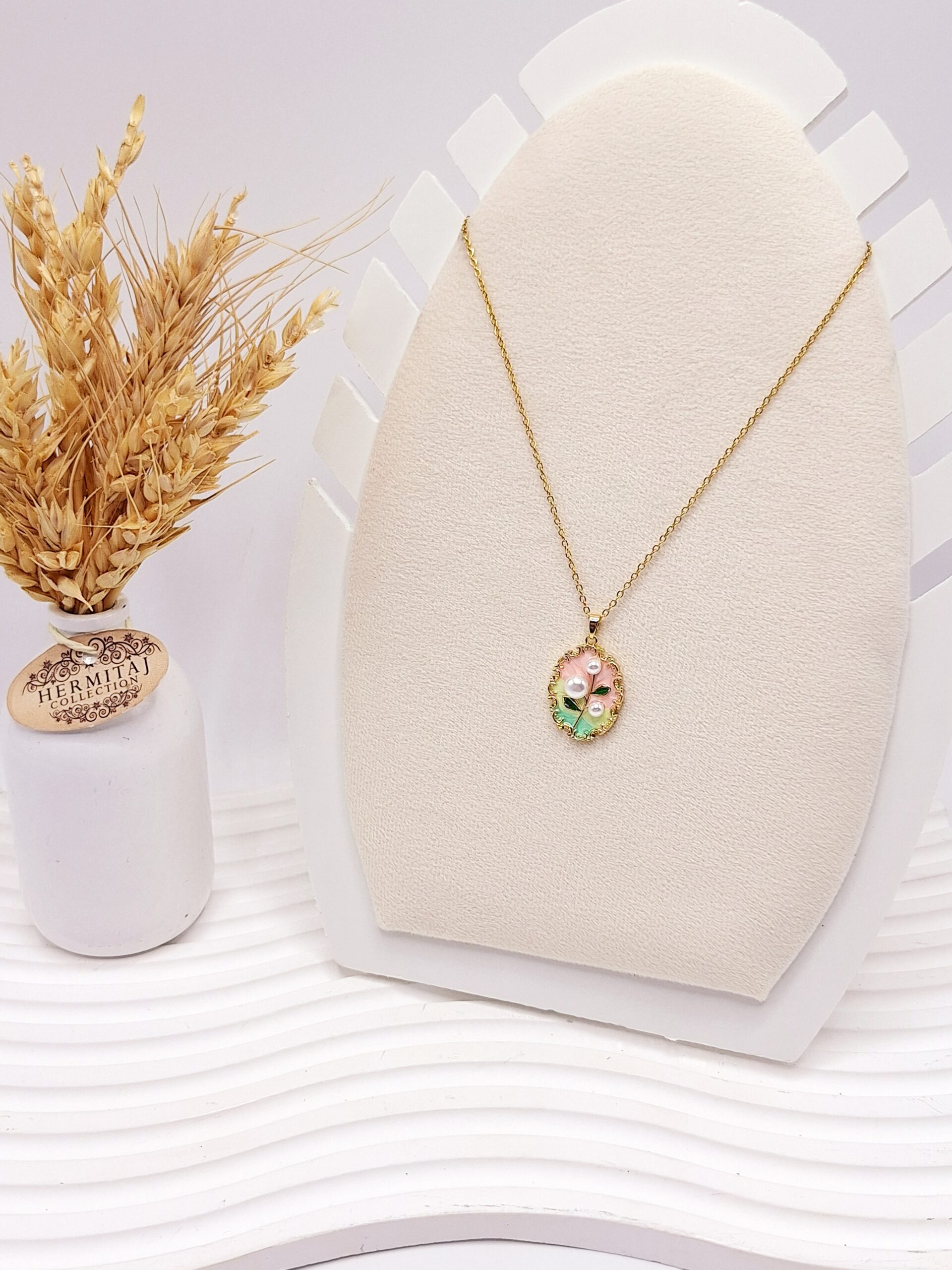 گردنبند میناکاری طرح قاب مراوریدی سفید و صورتی