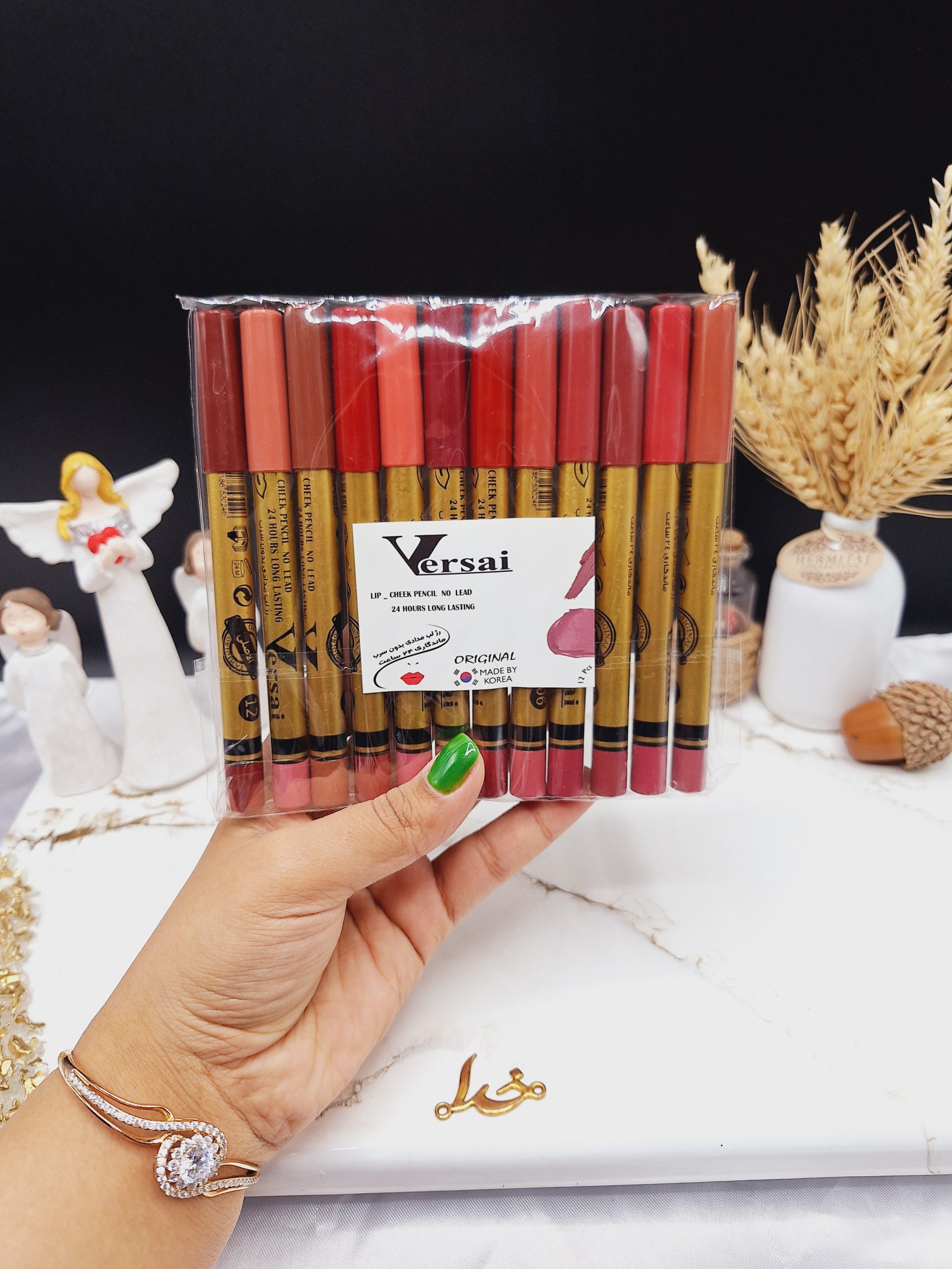 رژ مدادی با کیفیت ورسای Versai پوکه طلایی درب مشکی (اصلی) بسته 12 عددی