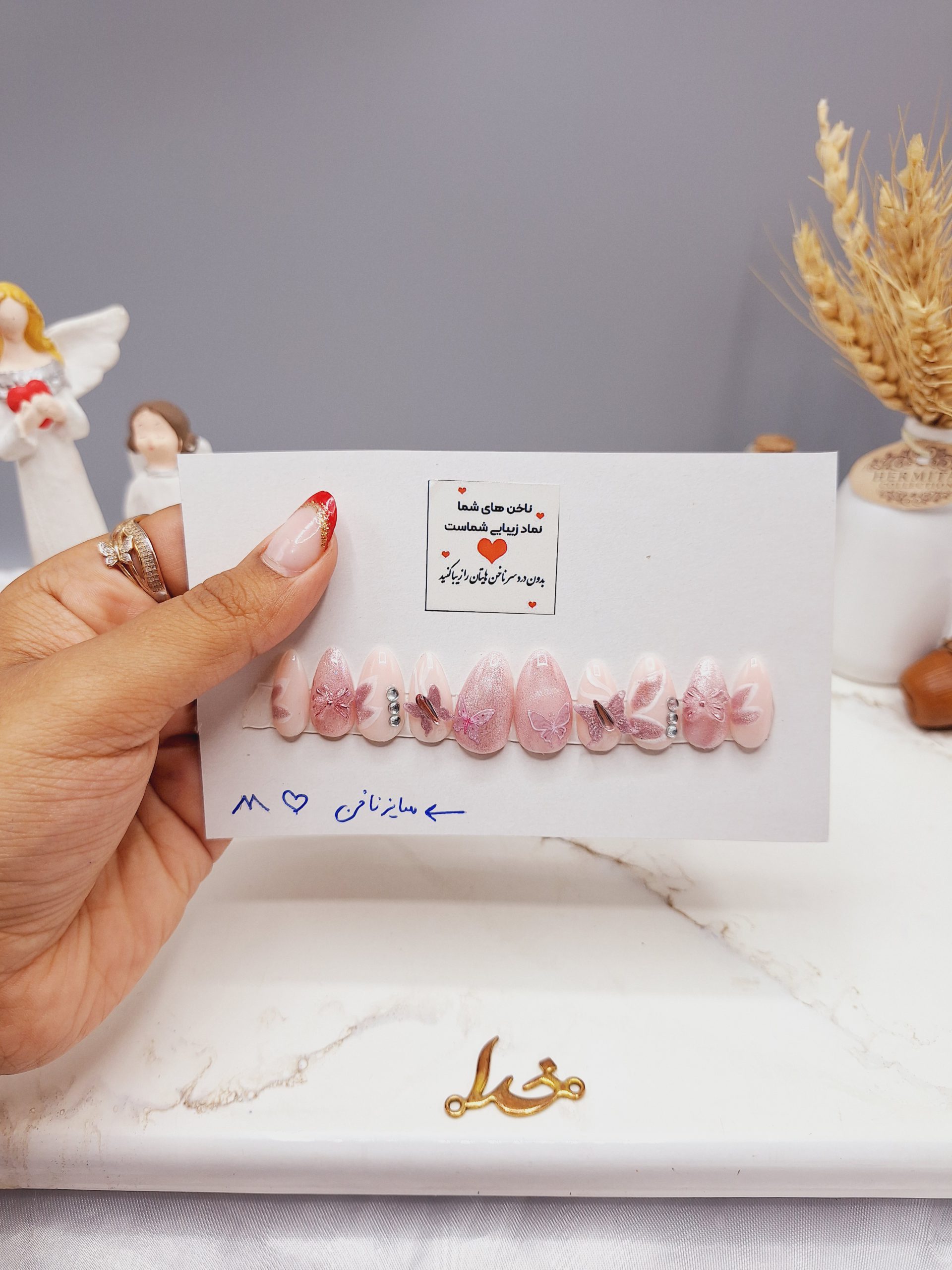 ناخن مصنوعی با مواد کاشت درجه 1 رنگ کرم و صورتی طرح پروانه