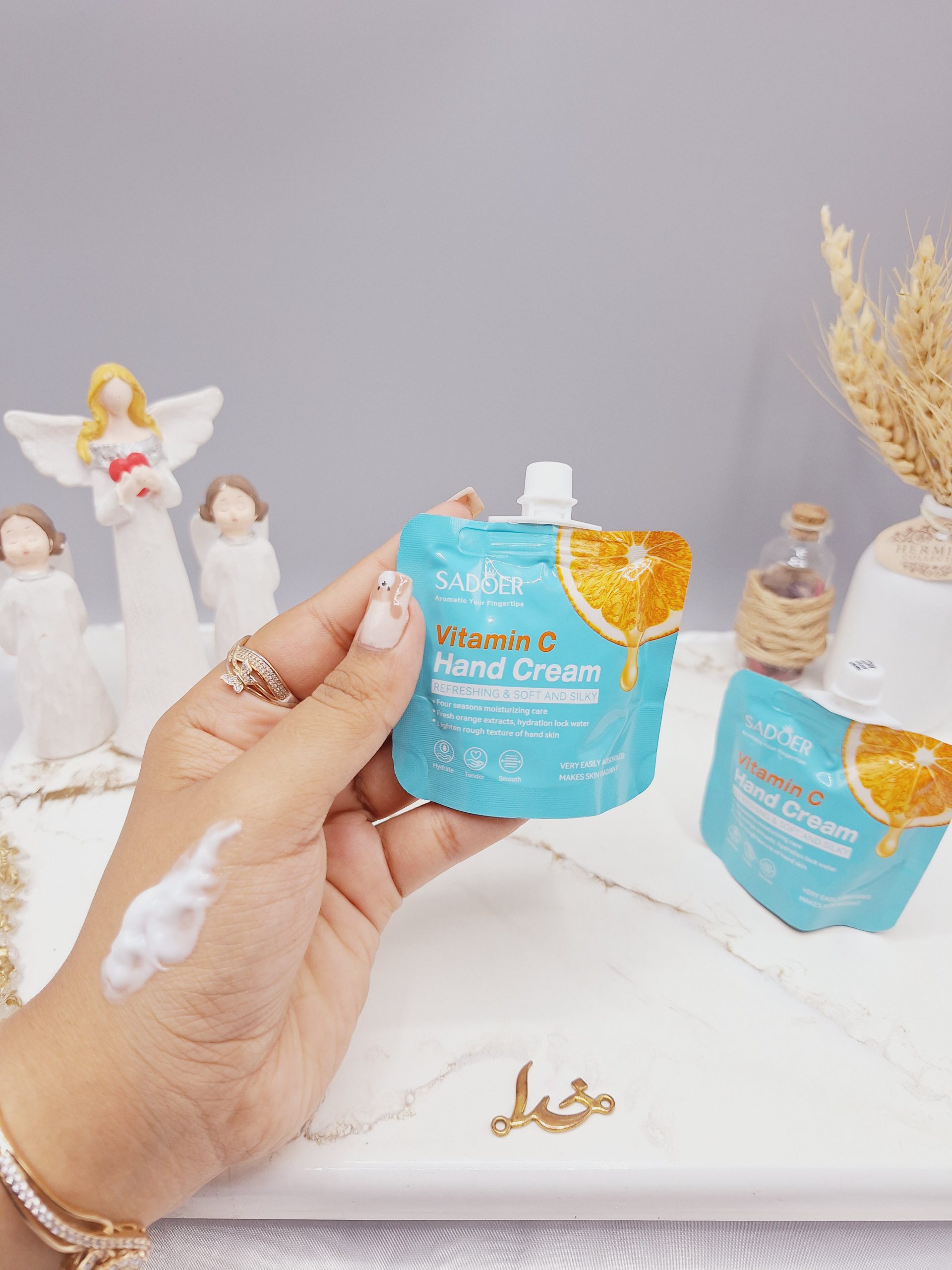 کرم مرطوب کننده و نرم کننده ساندیسی ویتامین سی برند سادور کد 6617