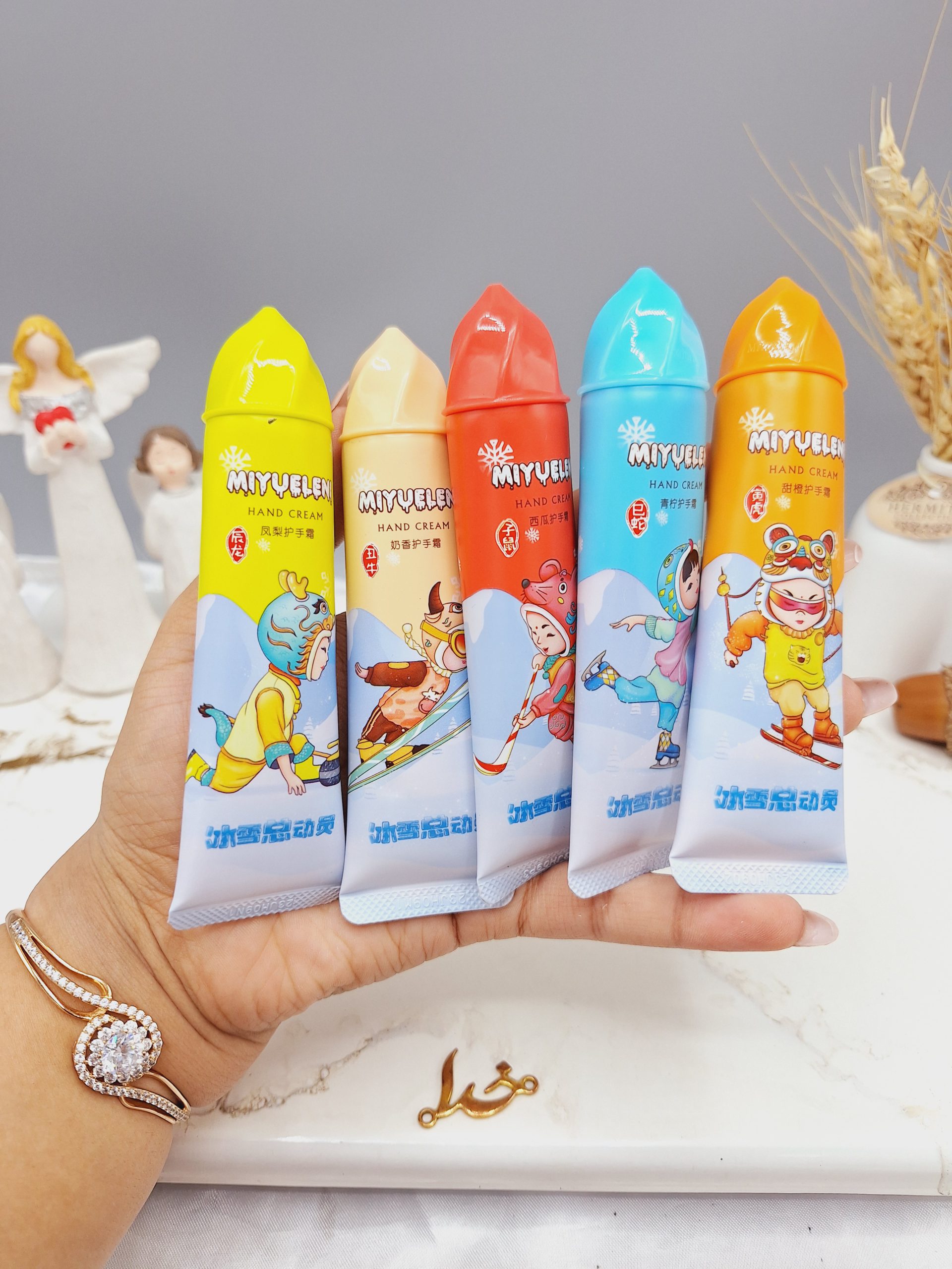 پک کرم دست 5 عددی مدل شکوفه طرح دختر اسکی باز برند MIYUELENI کد 7203