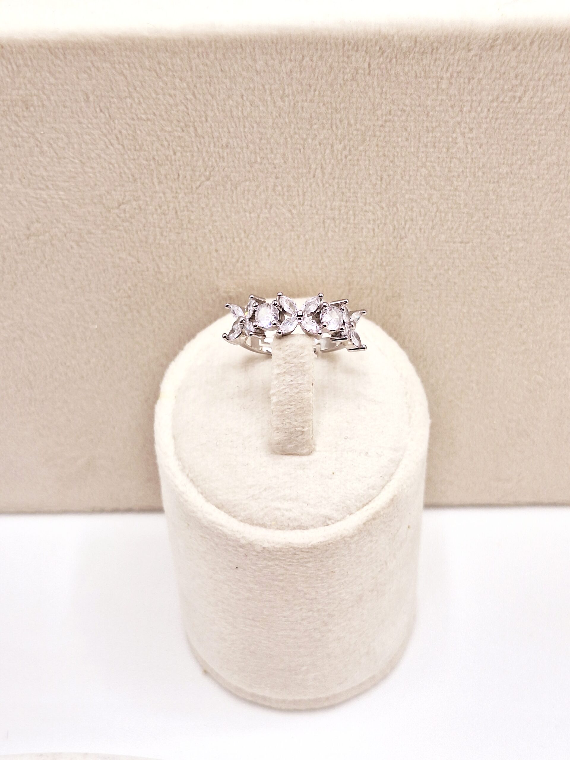 انگشتر جواهری گل فری سایز