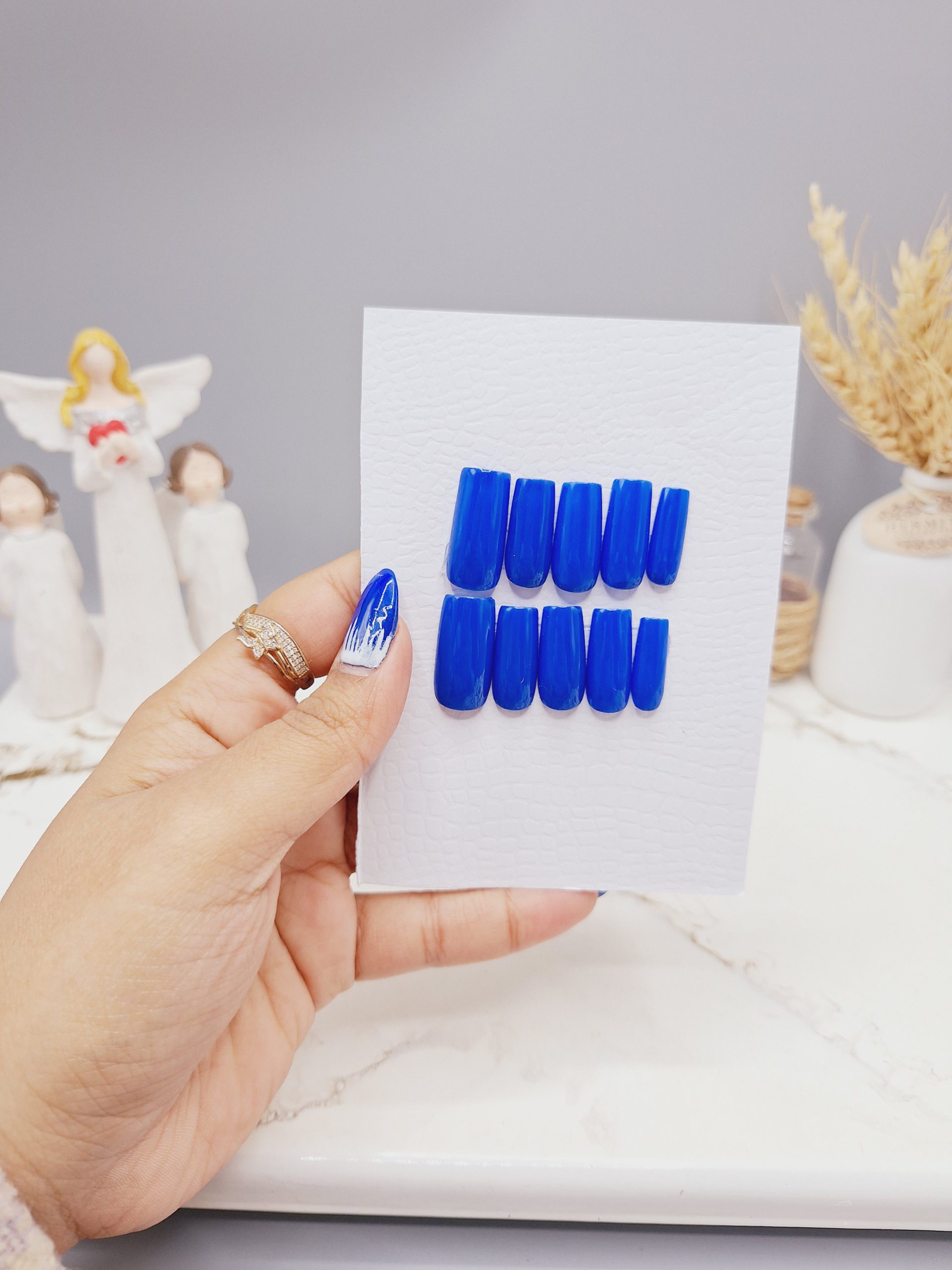 ناخن مصنوعی با مواد کاشت درجه ۱ طرح ساده و شیک رنگ آبی ساده (به همراه پک اختصاصی)