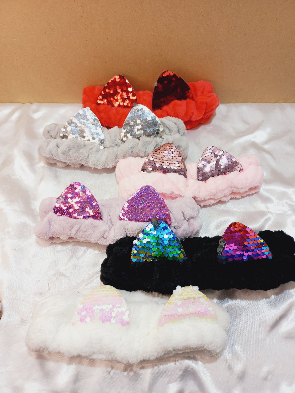 هدبند حوله ای طرح گربه پولک دار