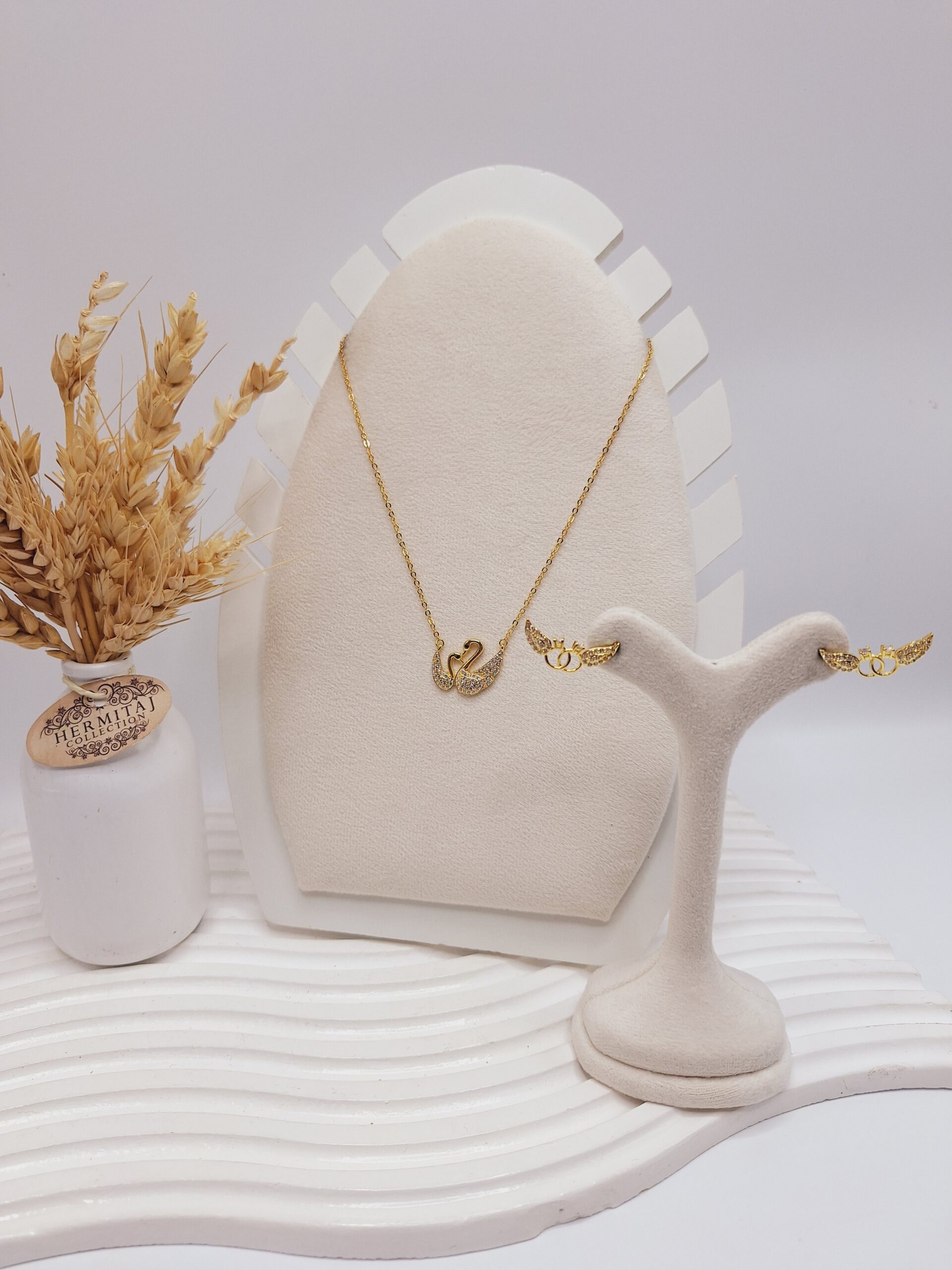 ست گوشواره و گردنبند طرح قو طلایی نگین دار آبکاری برنجی