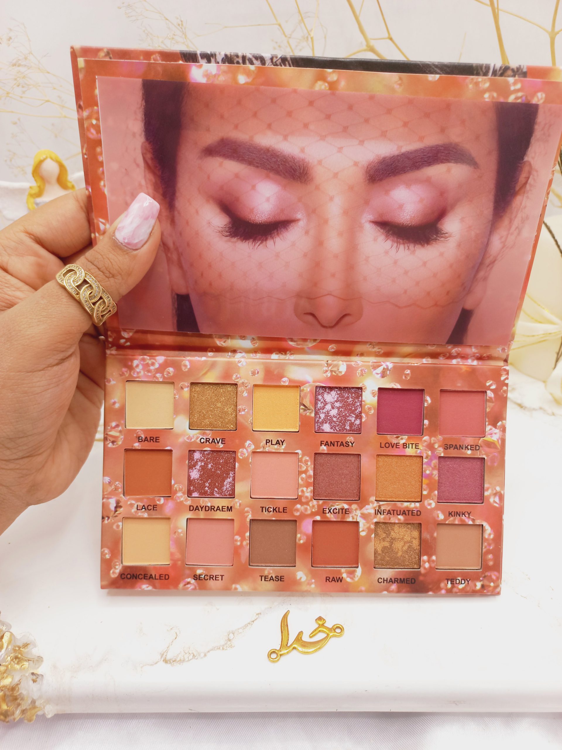 پالت سایه چشم 18 رنگ هدا بیوتی HUDABEAUTY کد LM777877 ( جلد قرمز )