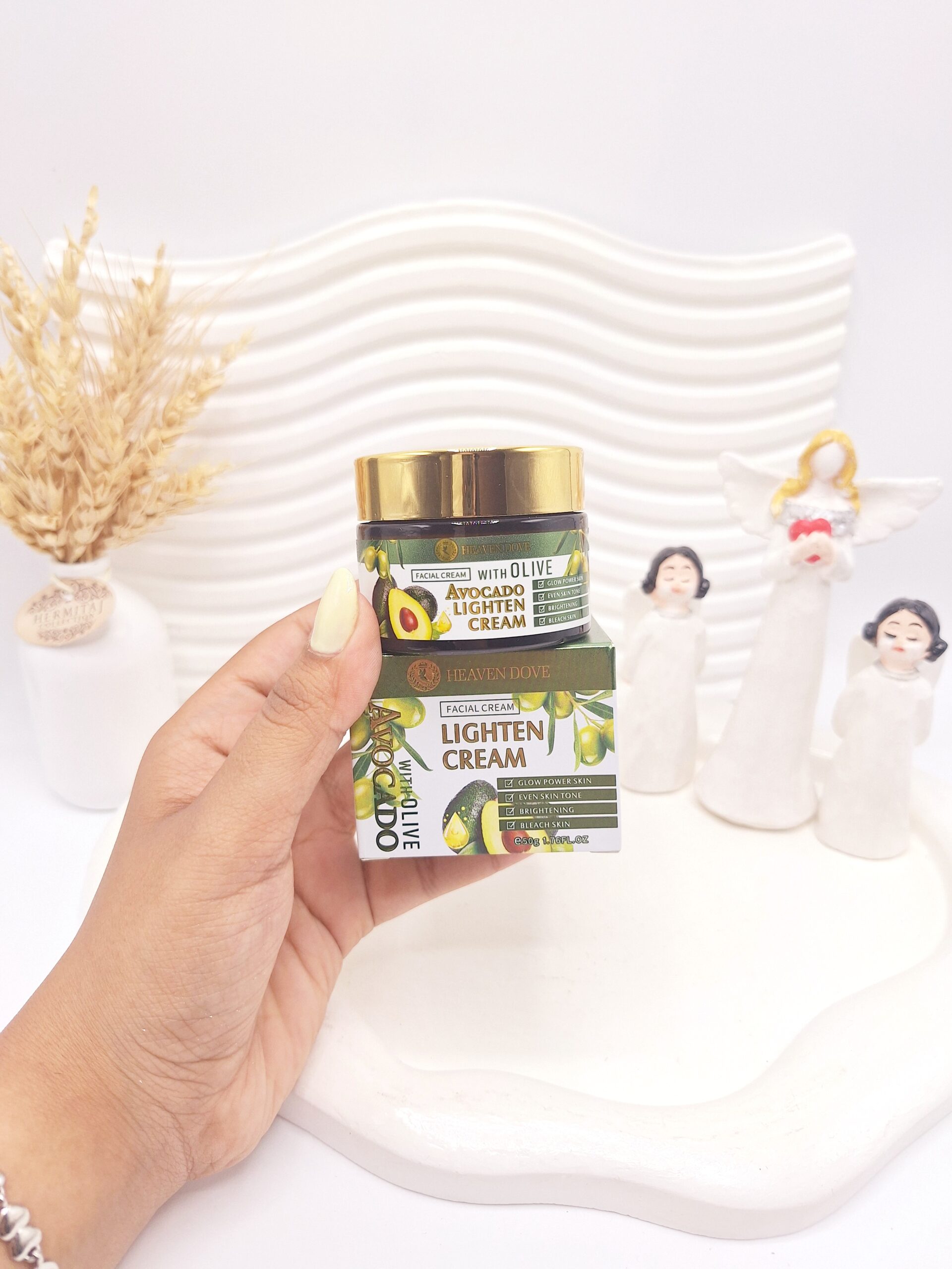 کرم روشن کننده ویتامین آووکادو برند HEAVIEON DOVE کد 0192