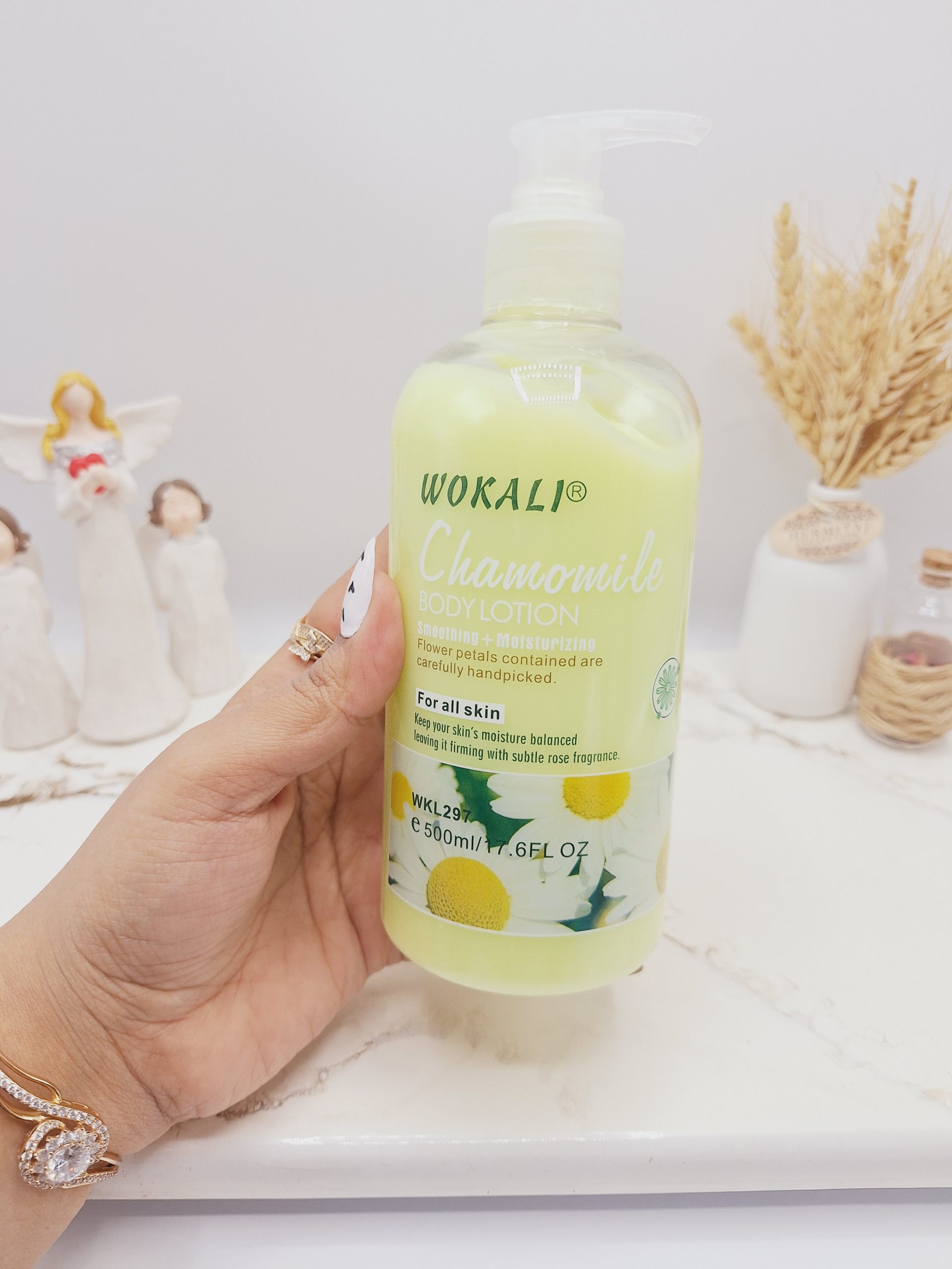 لوسیون روشن کننده و آبرسان رایحه بابونه برند وکالی حجم 500 میل کد WKL297