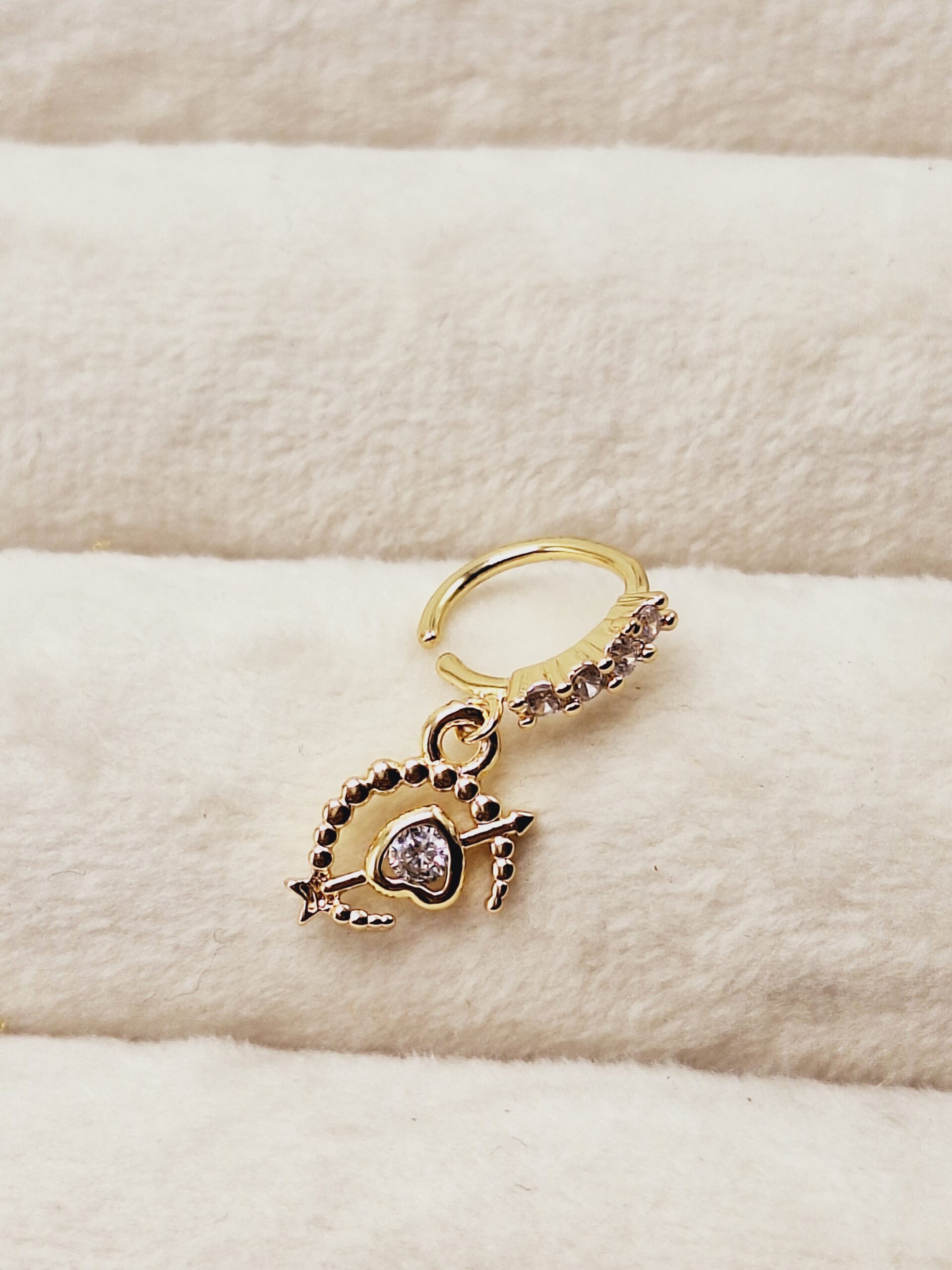 پرسینگ بینی فیک طرح آویز ماه و قلب طلایی