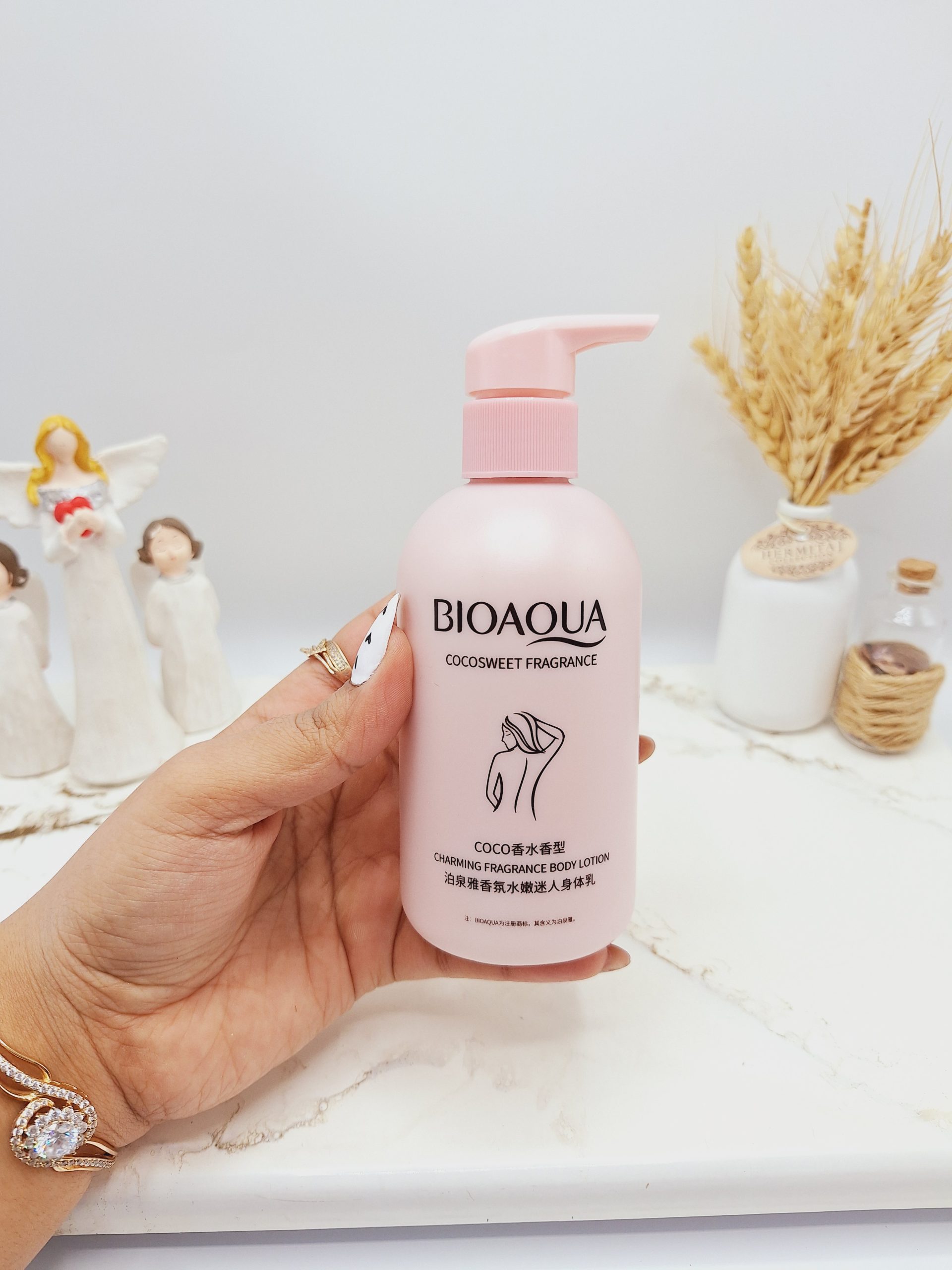 لوسیون بدن روشن کننده با رایحه کاکائو برند بیوآکوا حجم 250 میل کد 9667