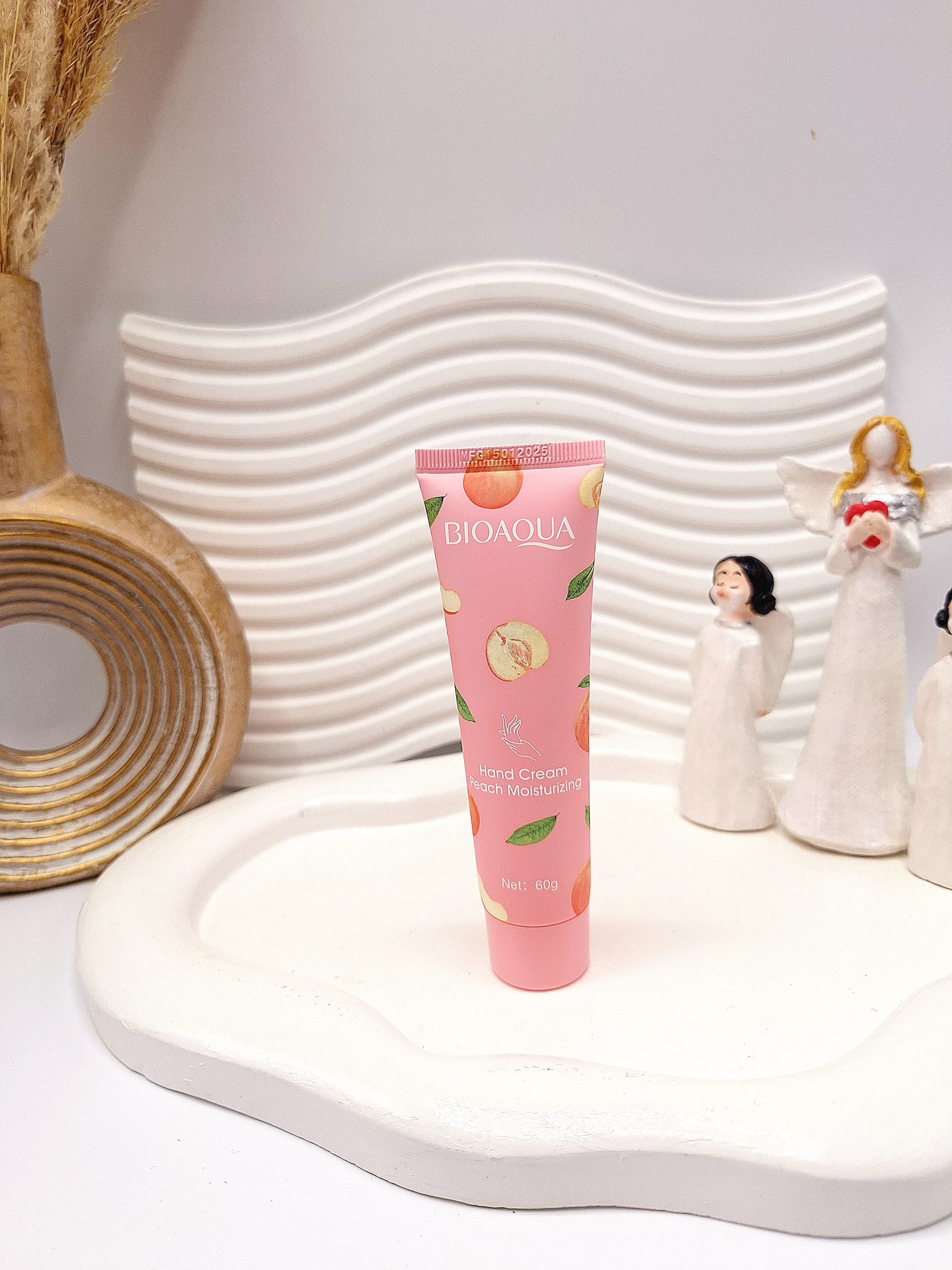 کرم دست مرطوب کننده و آبرسان خوشبو هلو 30گرم بیوآکوا