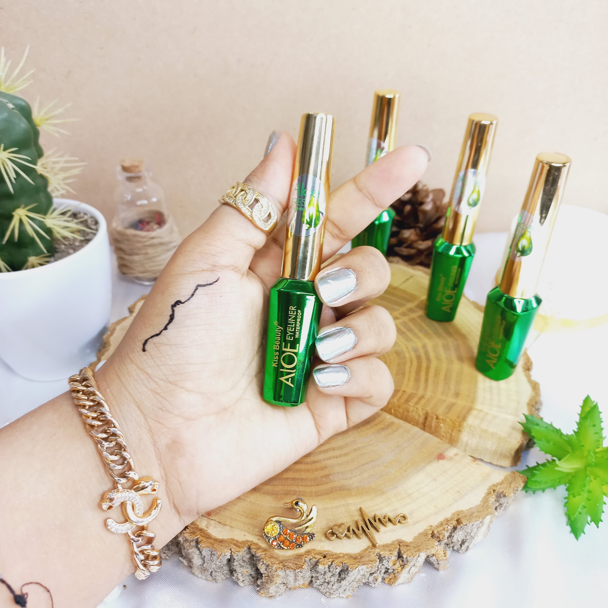 خط چشم آلوئه ورا کیس بیوتی | پخش عمده