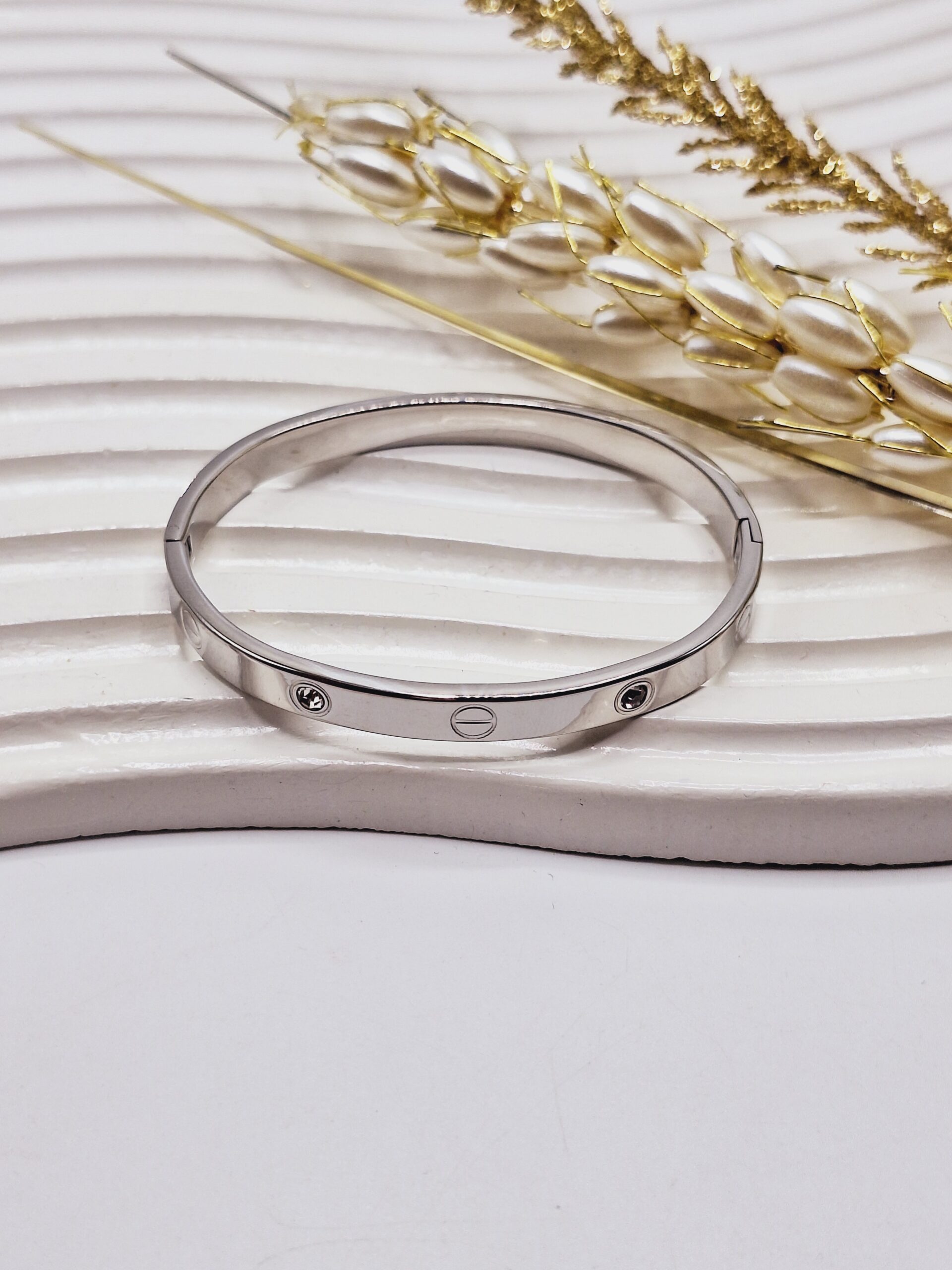 دستبند النگویی نگین دار نقره ای