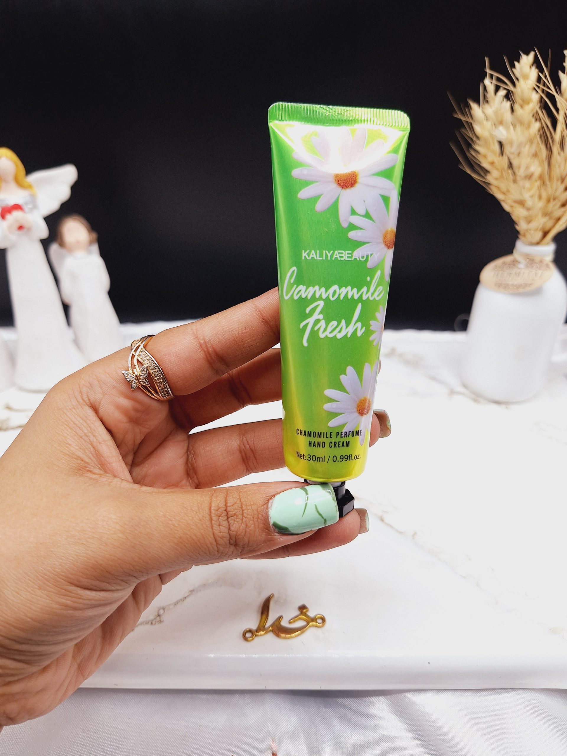 کرم دست 30گرم با رایحه گل بابونه برند KALIY ABEAUTY کد F7130