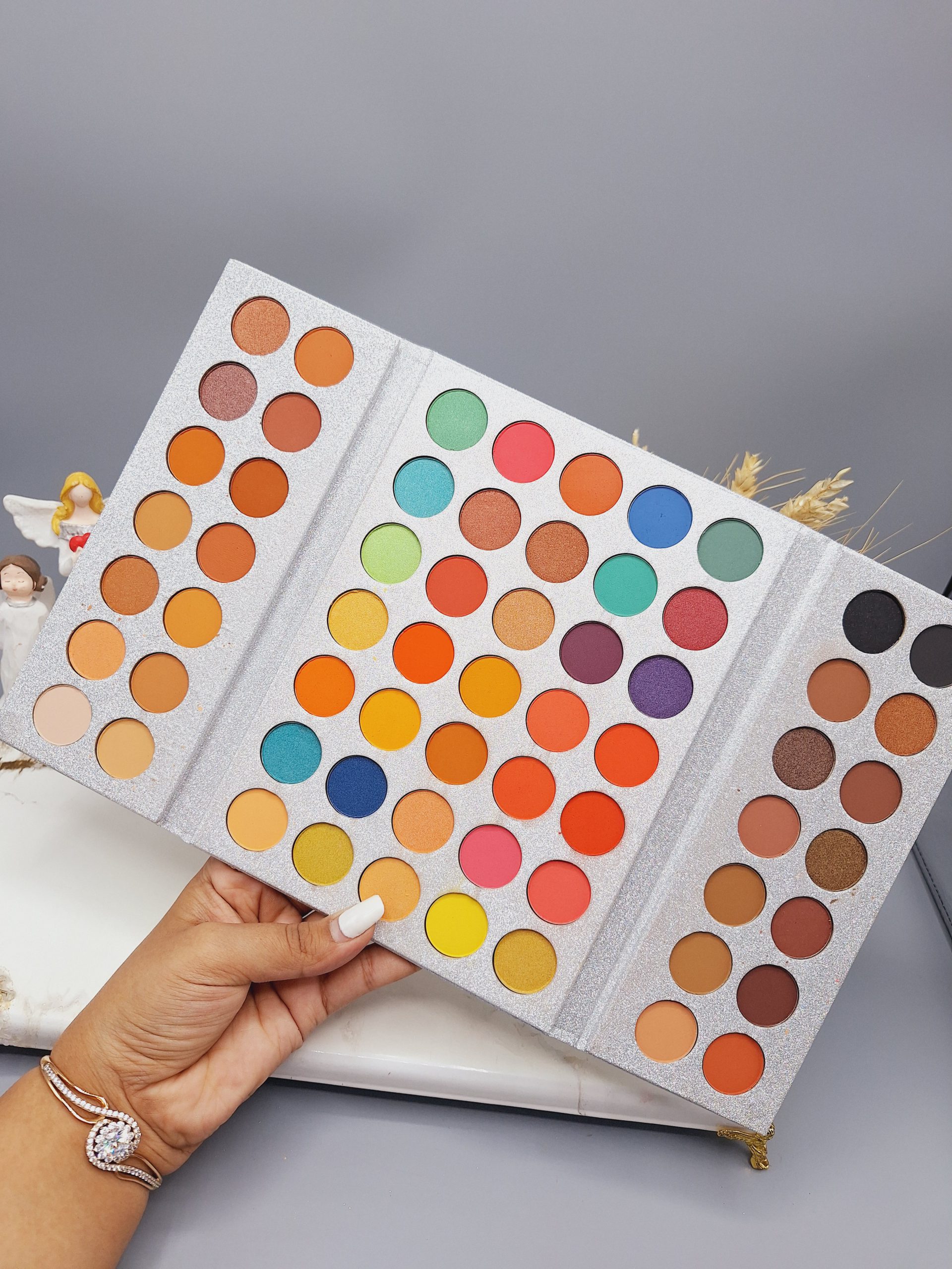 پالت سایه بیوتی گلیتز مدل Gorgeous  فوق العاده شیک و خوش رنگ کد 5668