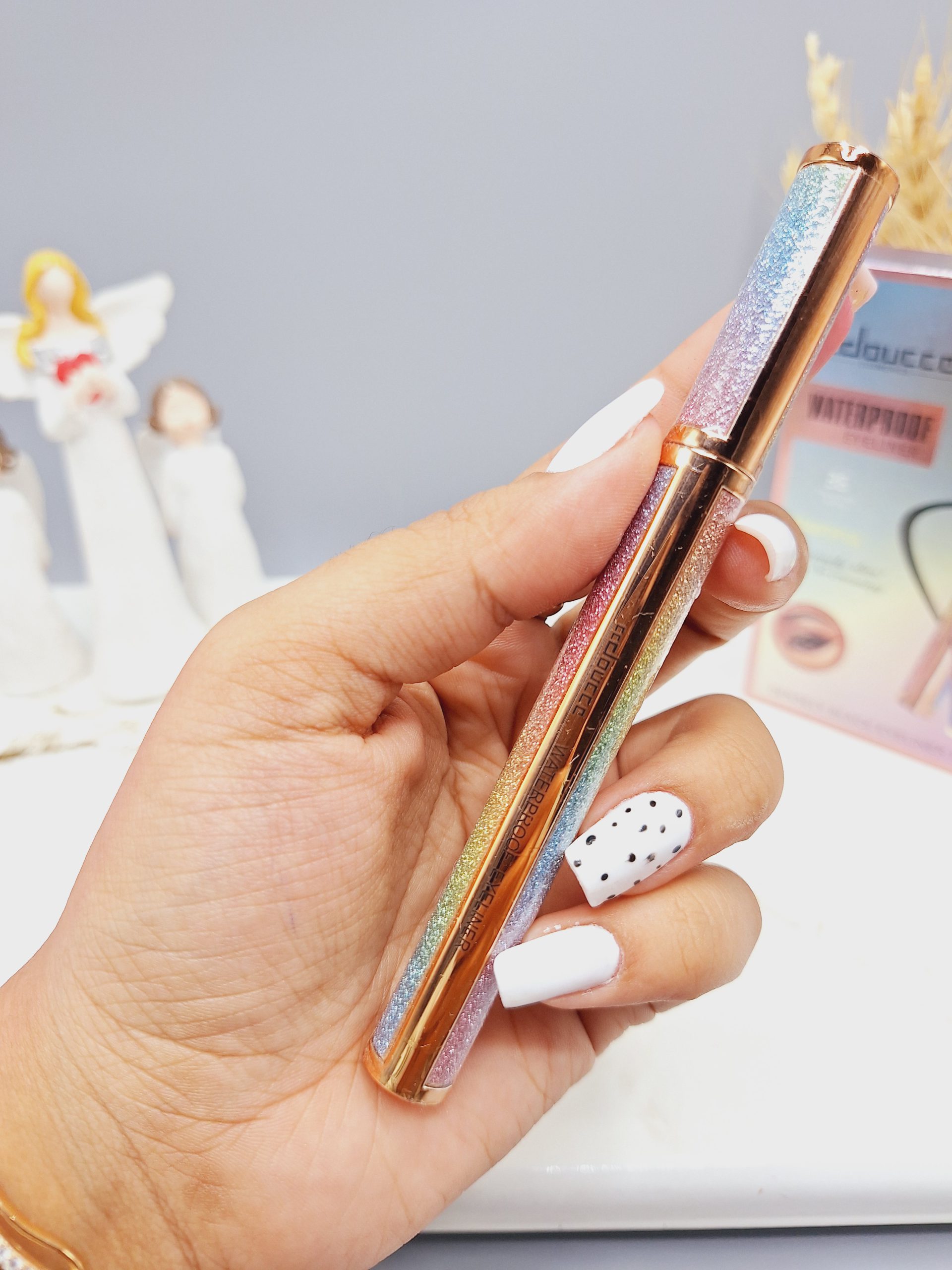 خط چشم ماژیکی مشکی بدنه گلیتری برند دوسه ضد آب با ماندگاری بالا کد ED200