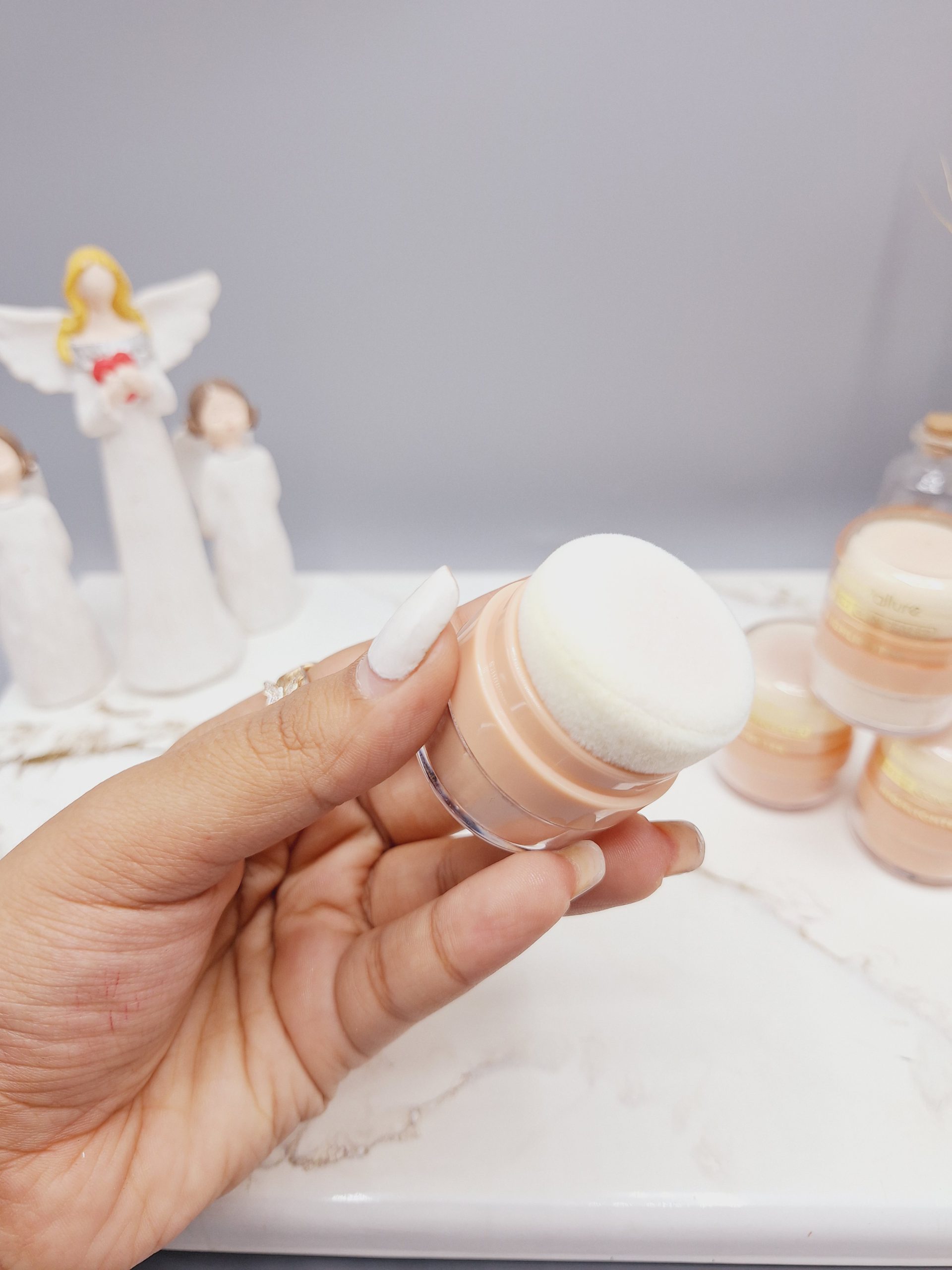 پودر فیکس پد دار دایره ای فوق العاده زیبا برند موکالره کد 642