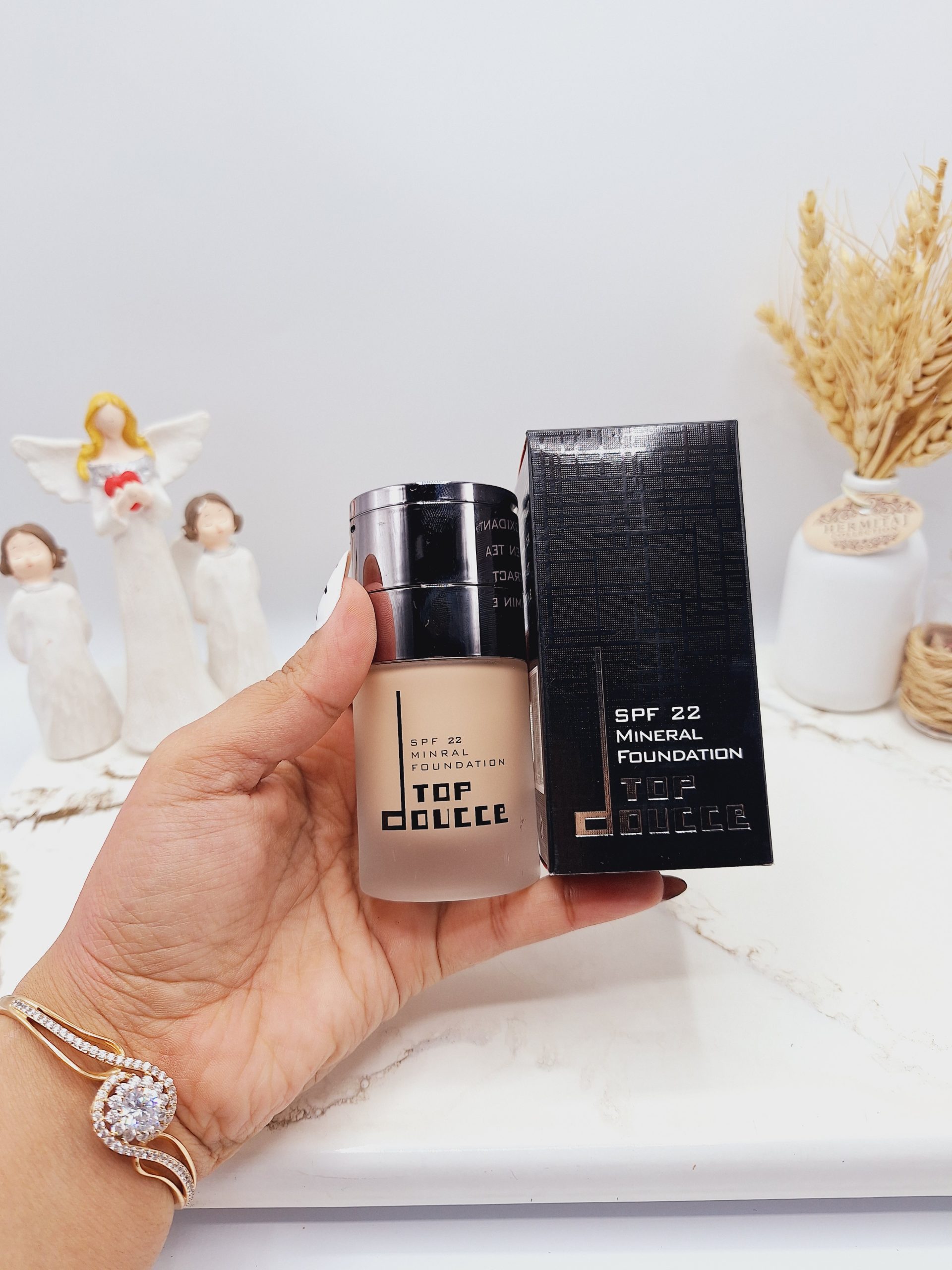 کرم پودر دوسه کانسیلر دار دارای ویتامین E و spf 22 کد 6009