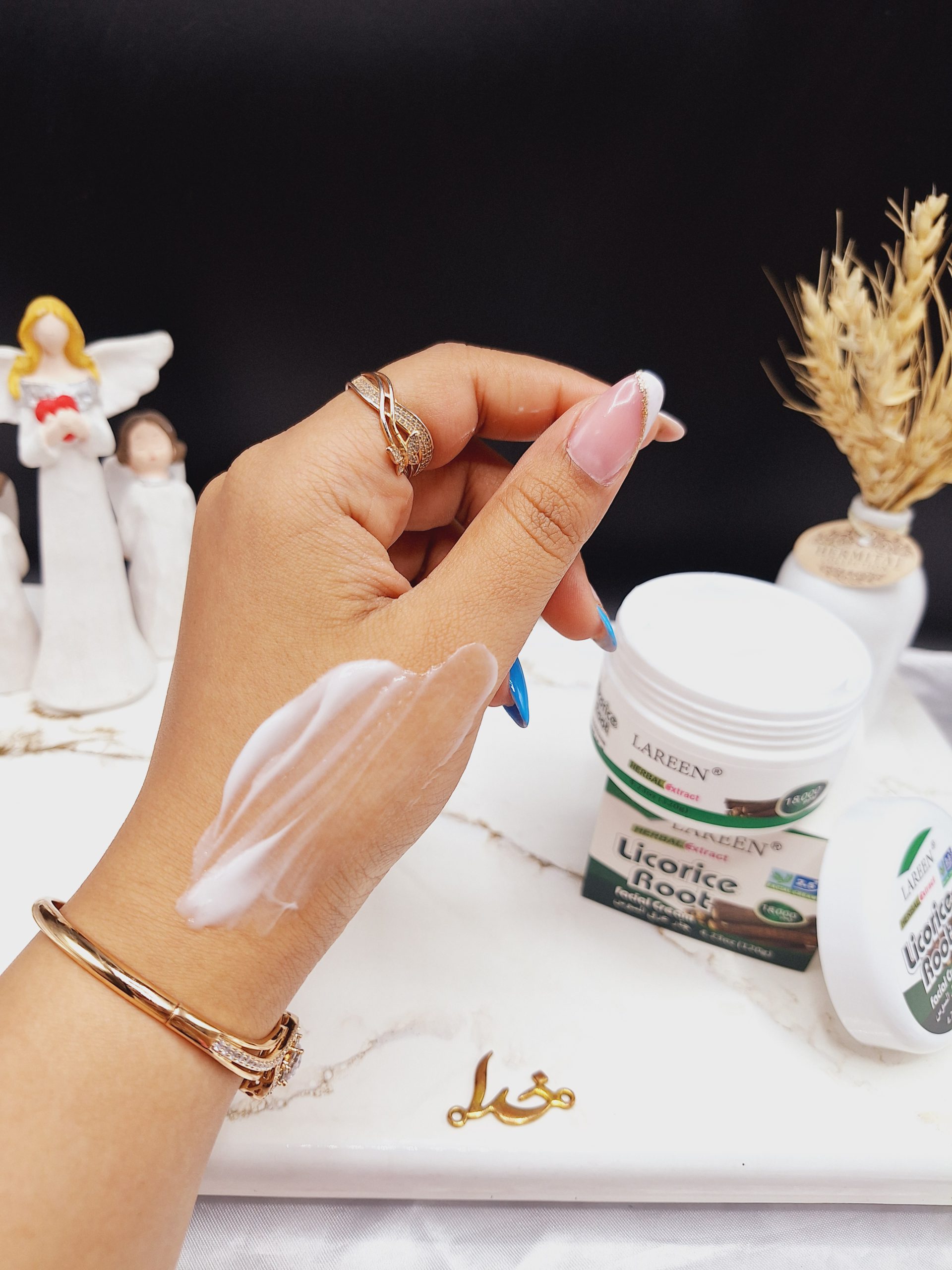 کرم همه کاره عصاره ریشه شیرین بیان مناسب چین و چروک، رنگدانه، علائم آکنه، منافذ بزرگ LAREEN کد F-025