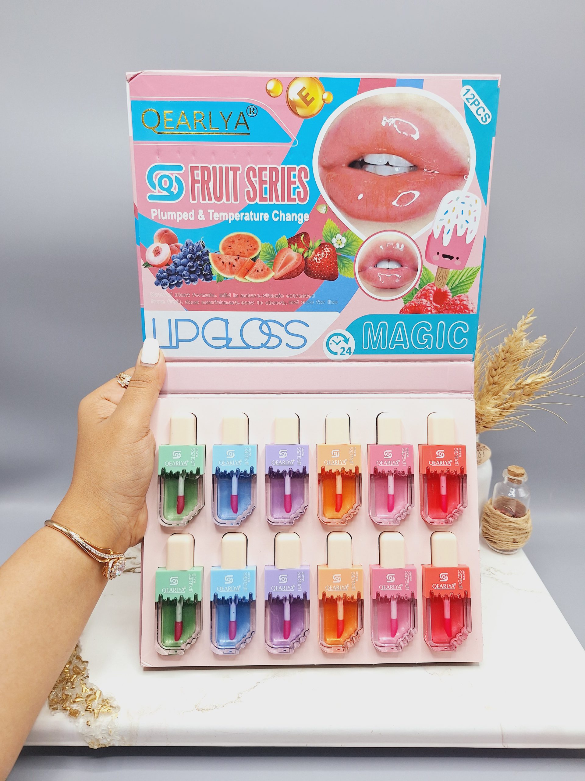 پک 12 تایی فوق العاده زیبا برق لب بستنی با رایحه های میوه ای برند MAGIC کد  QE7116