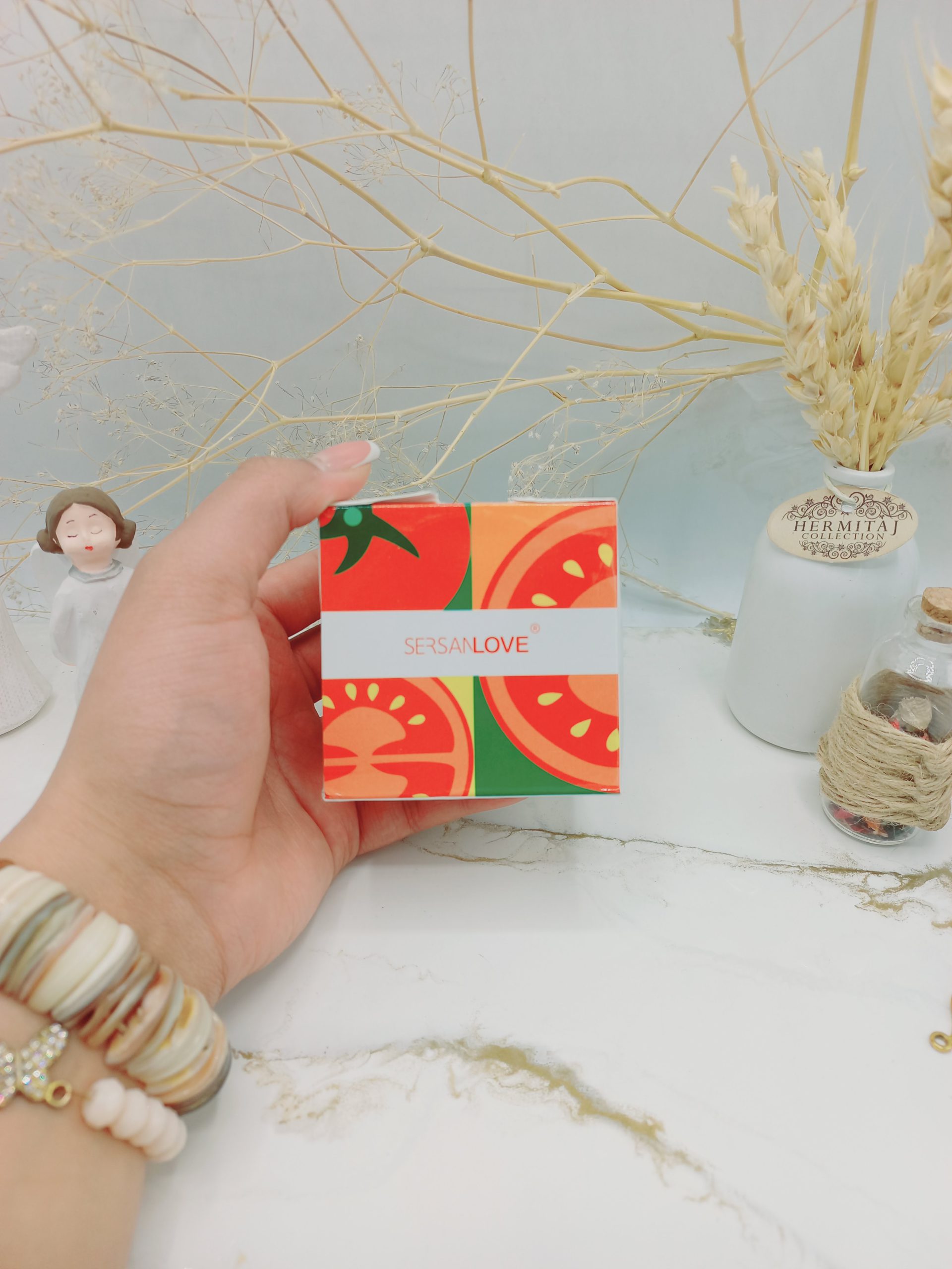 مود ماسک ( ماسک گچی ) صورت کاسه ای عصاره گوجه سرسان لاو 100 گرم